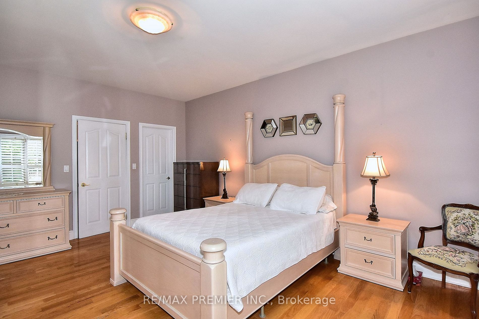 9661 Bathurst St