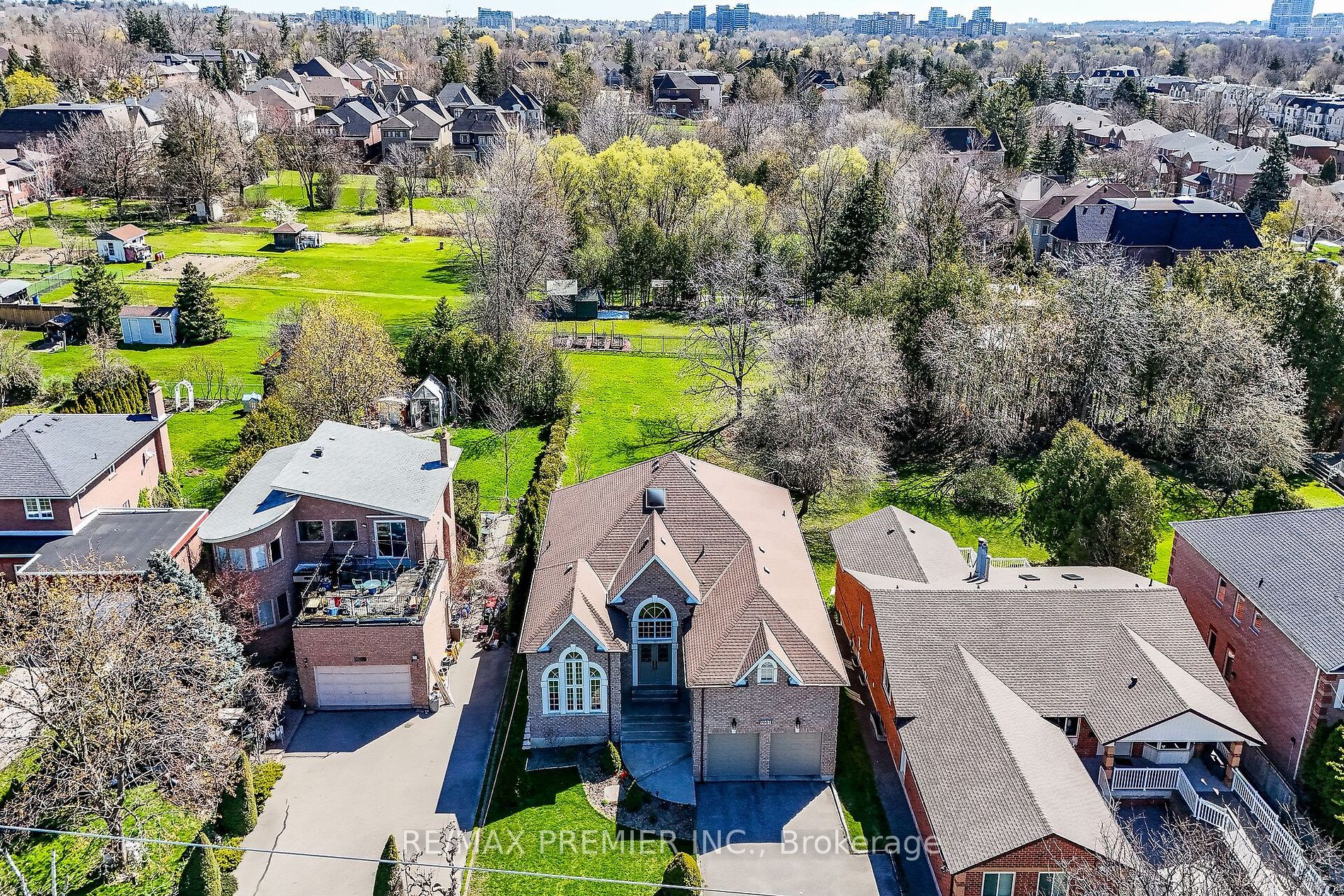 9661 Bathurst St