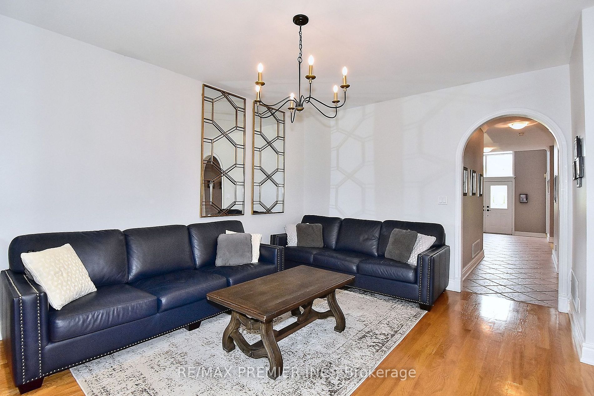 9661 Bathurst St