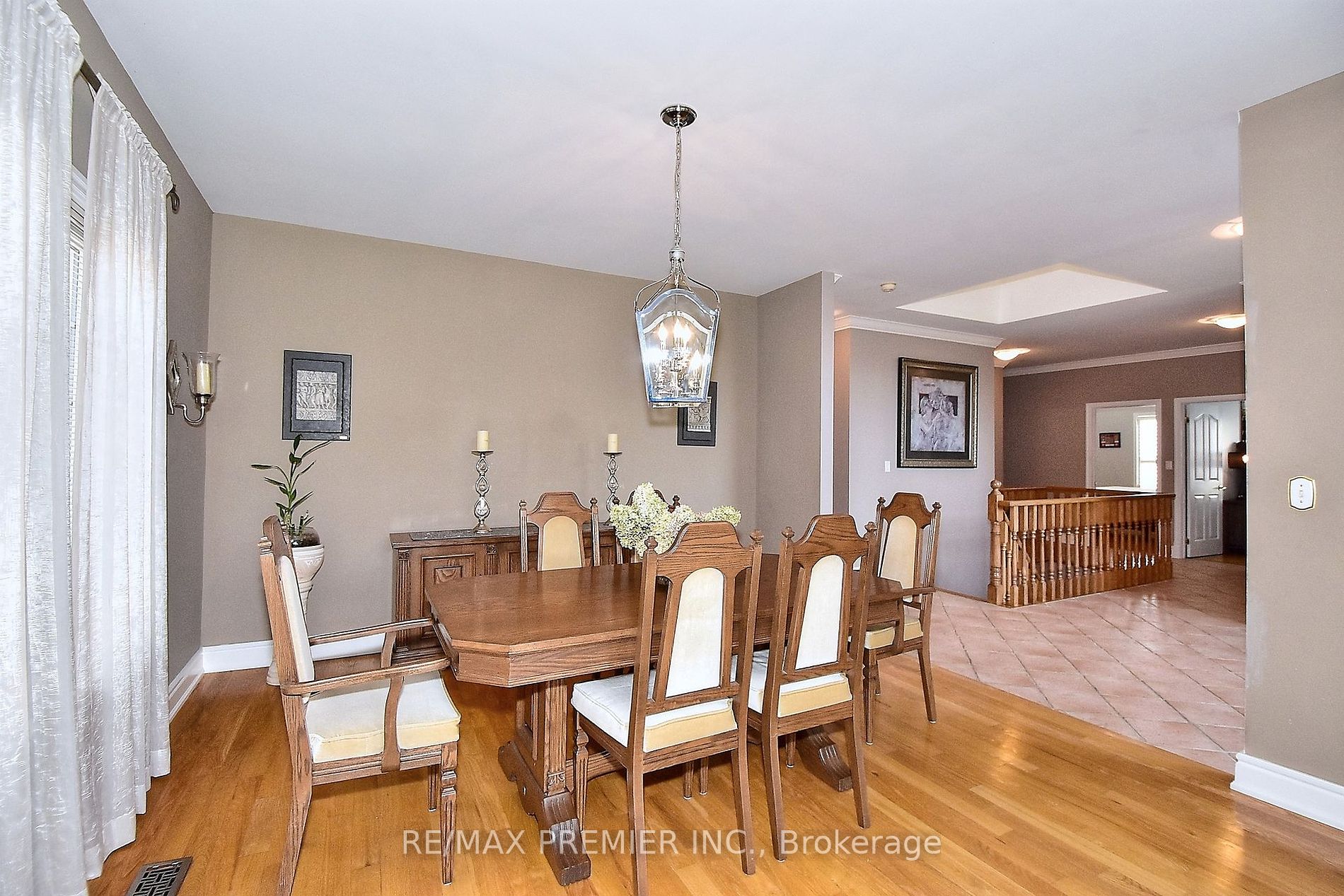 9661 Bathurst St