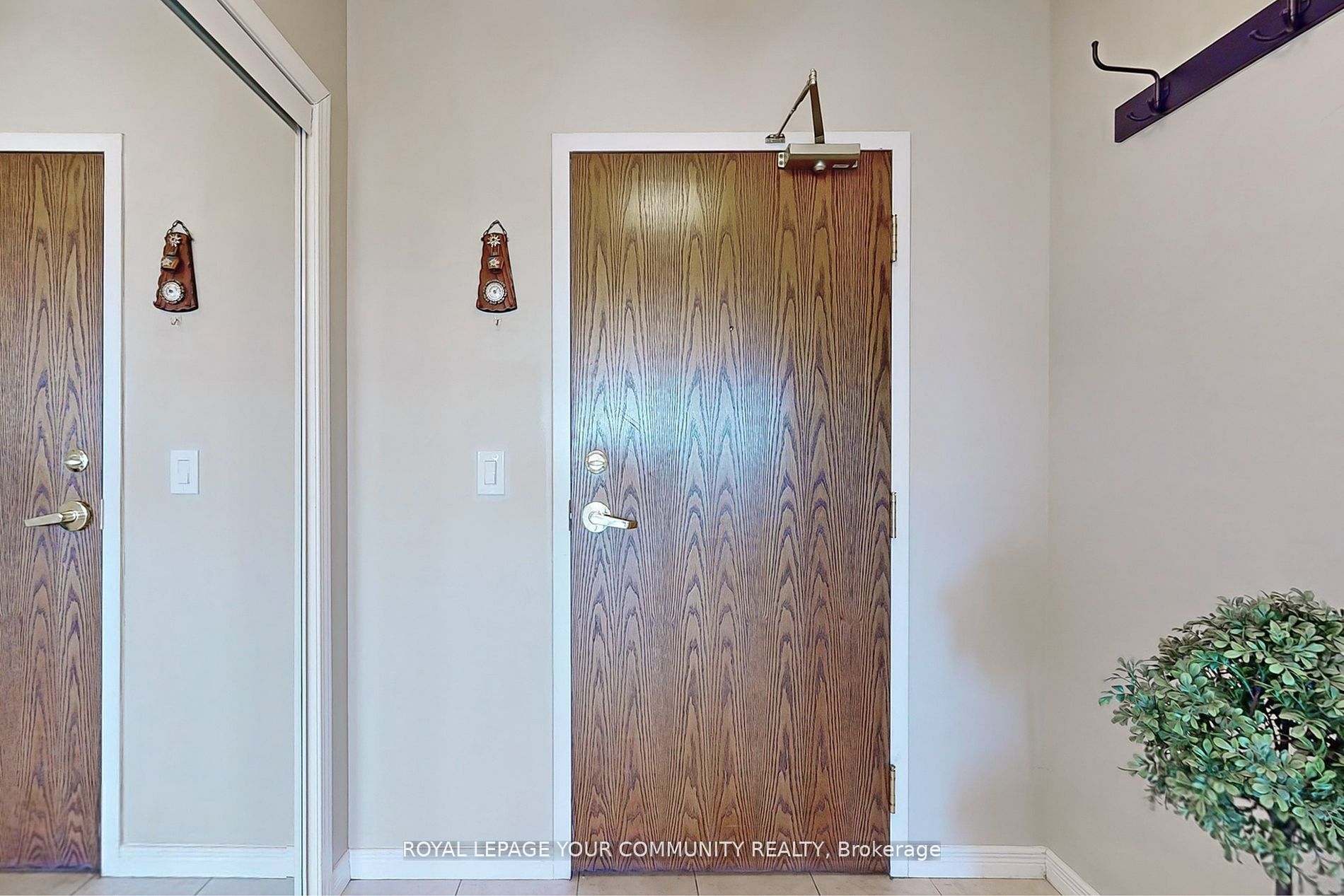 2 Maison Parc Crt, #821
