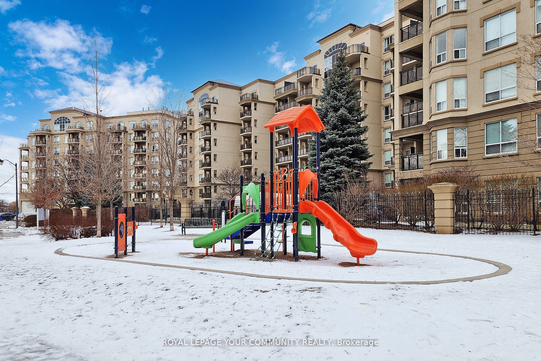 2 Maison Parc Crt, #821