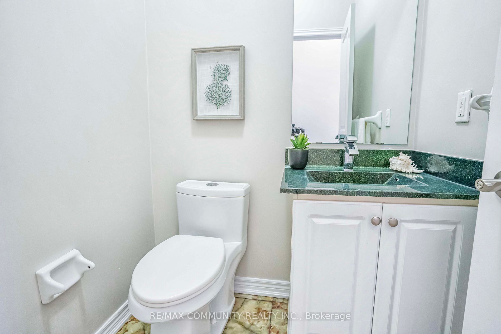 42 Reginald Lamb Cres