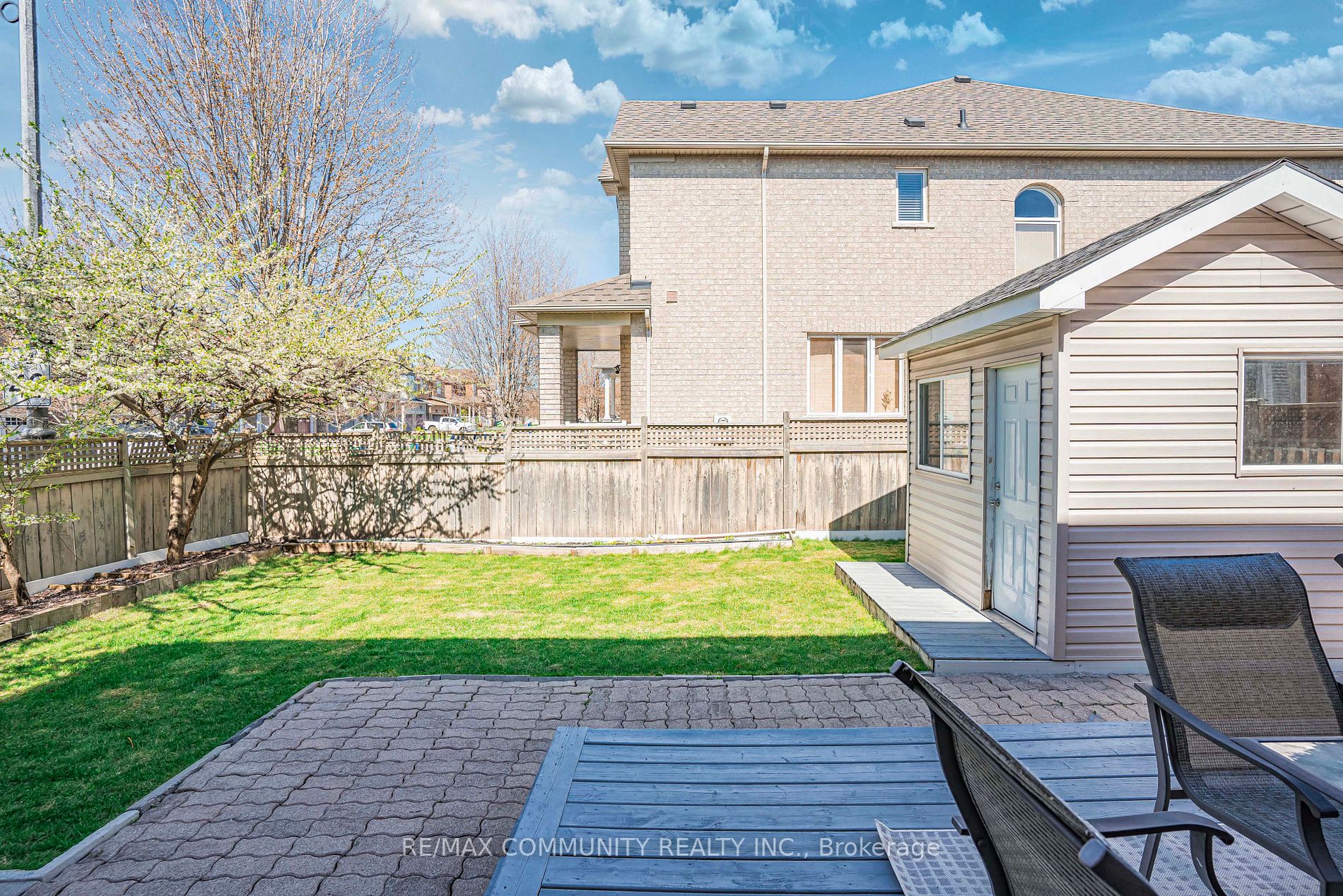 42 Reginald Lamb Cres