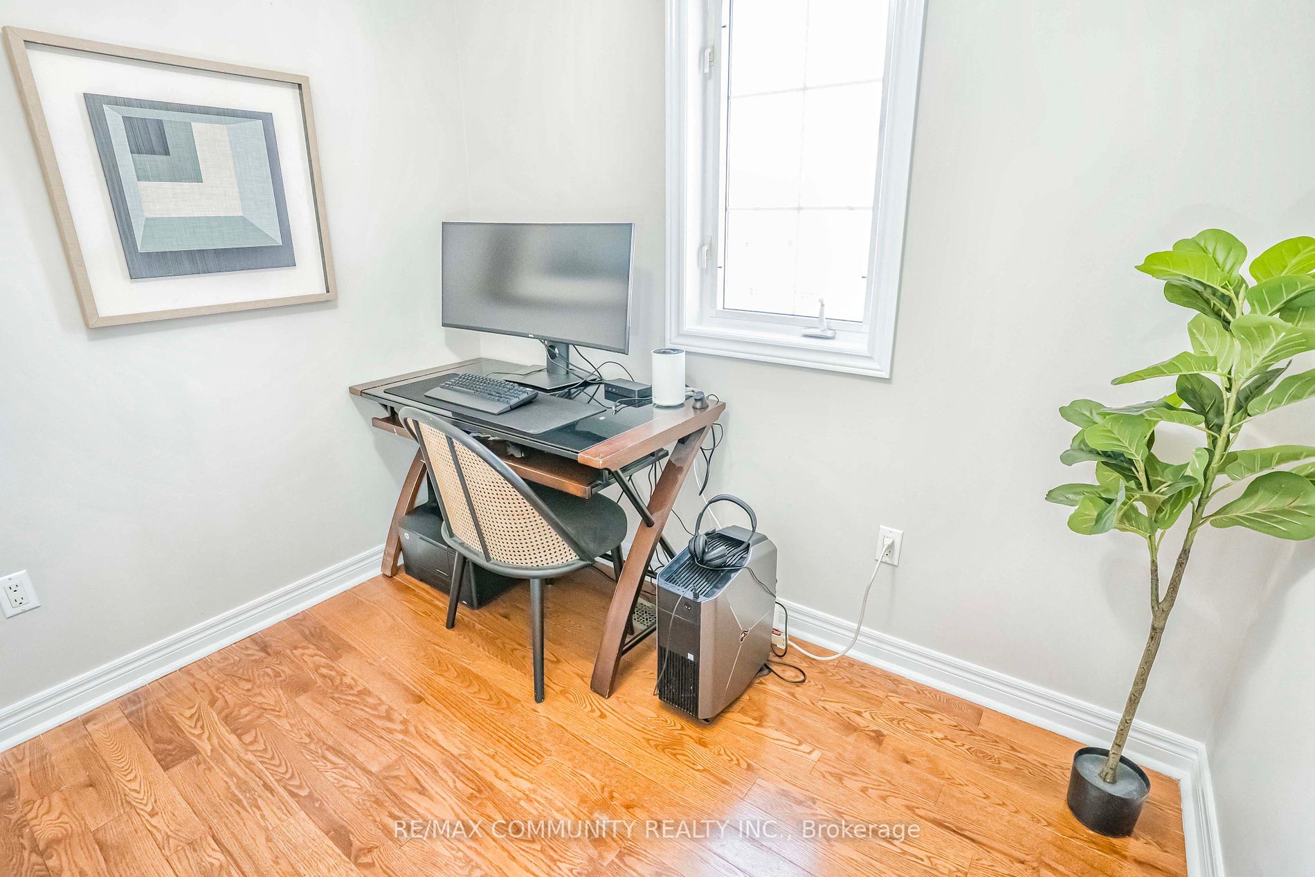 42 Reginald Lamb Cres