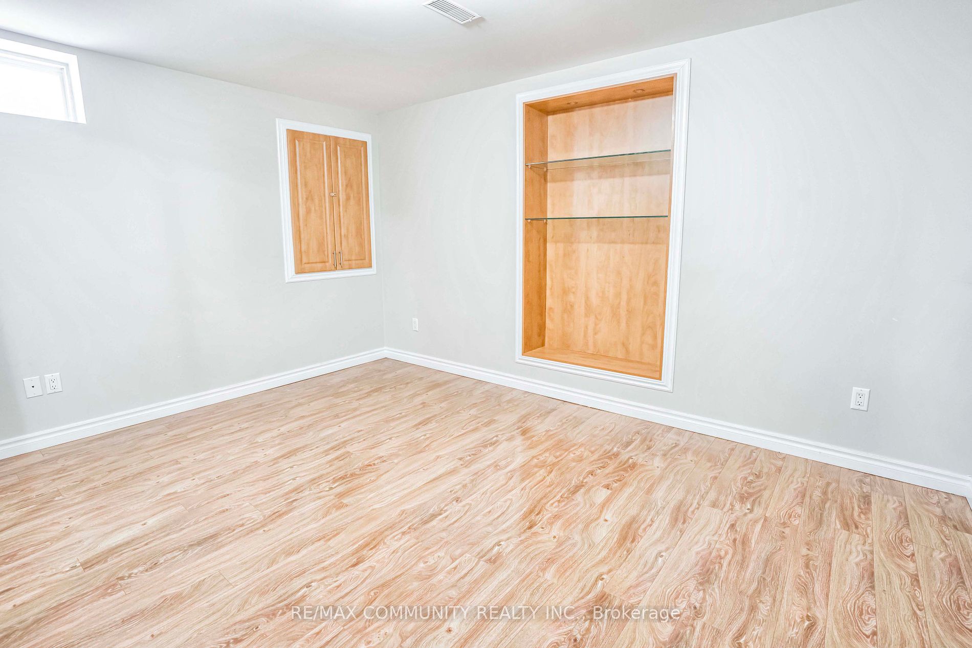 42 Reginald Lamb Cres