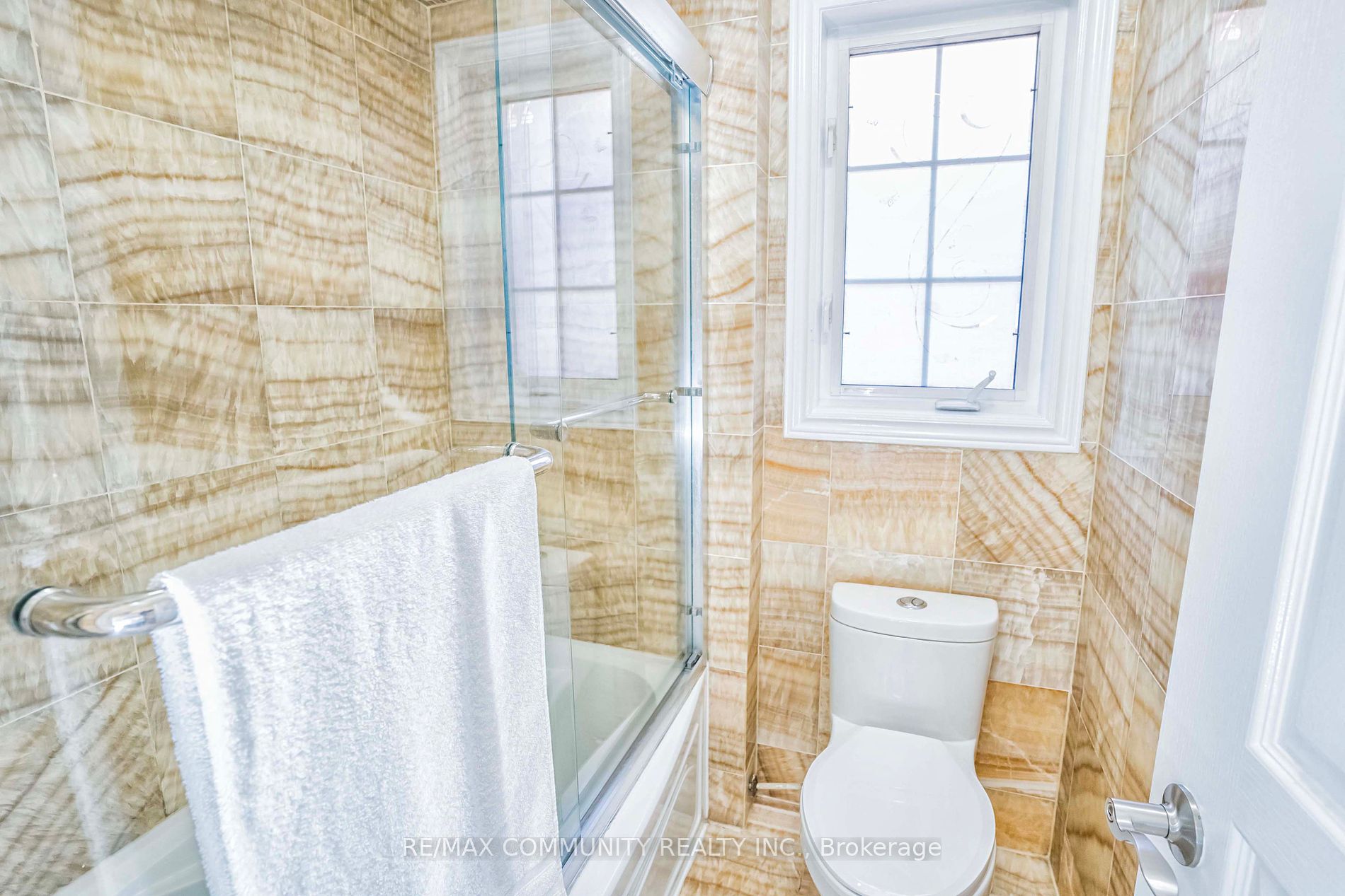 42 Reginald Lamb Cres