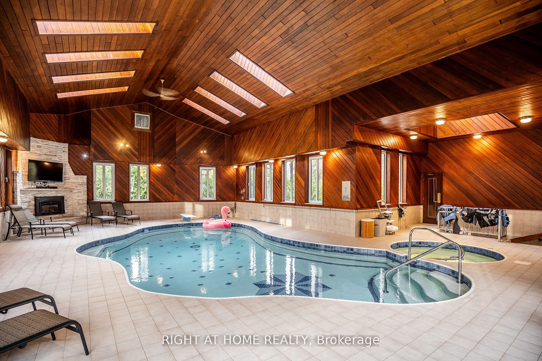 38 Sugarbush Court