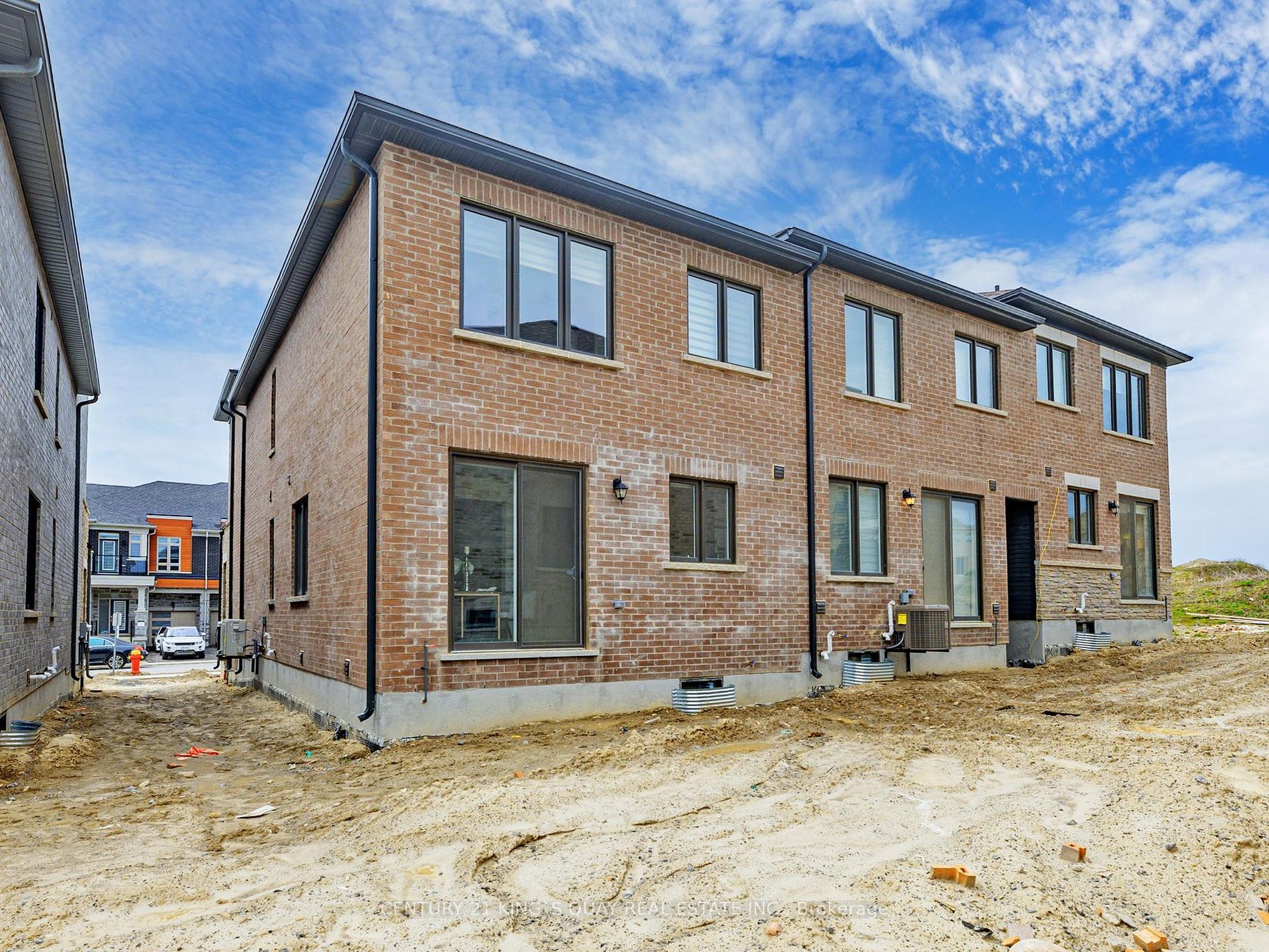 8 Schmeltzer Cres
