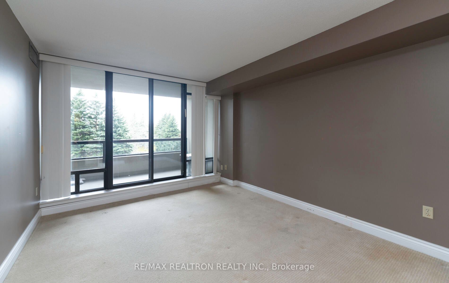 7440 Bathurst Street, #301