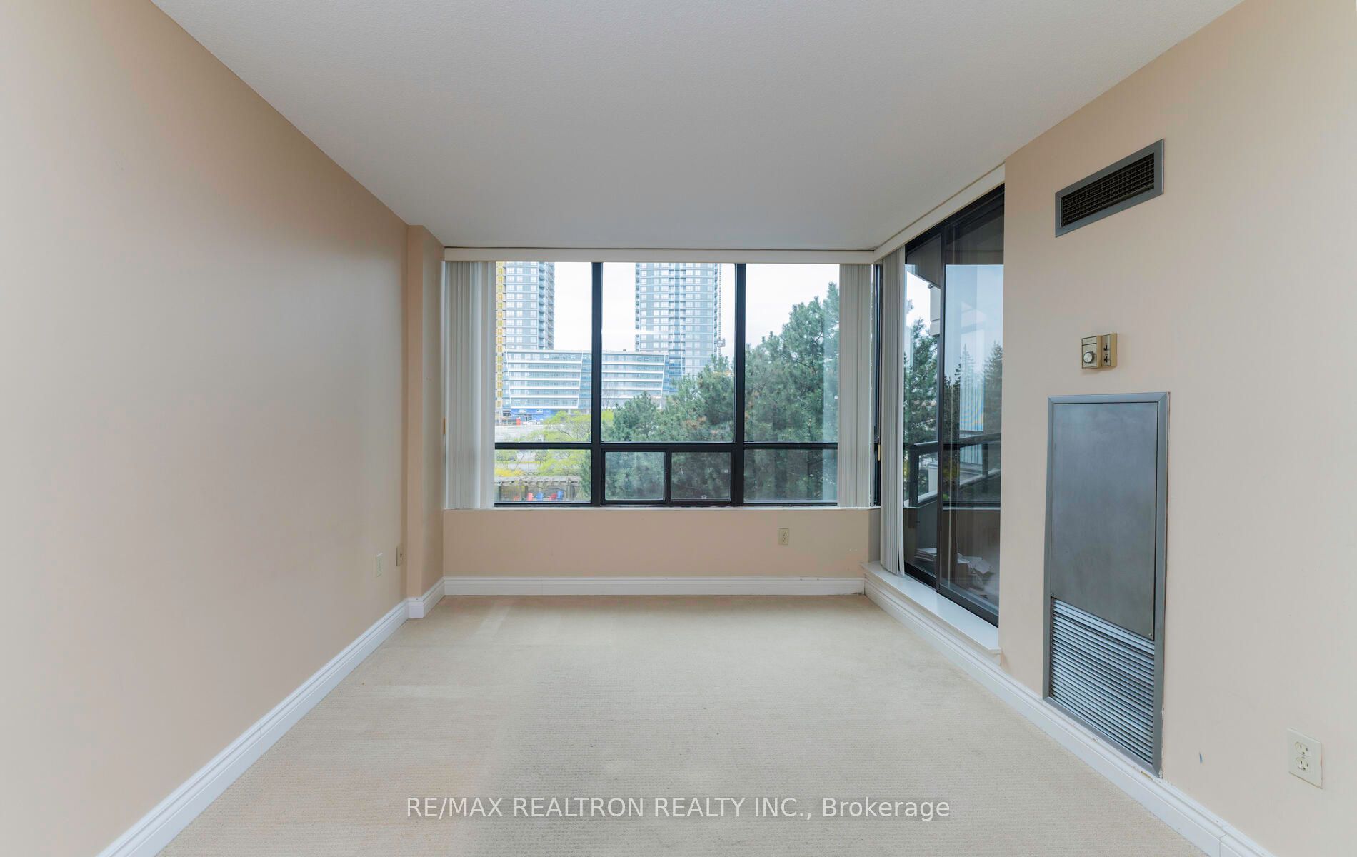 7440 Bathurst Street, #301