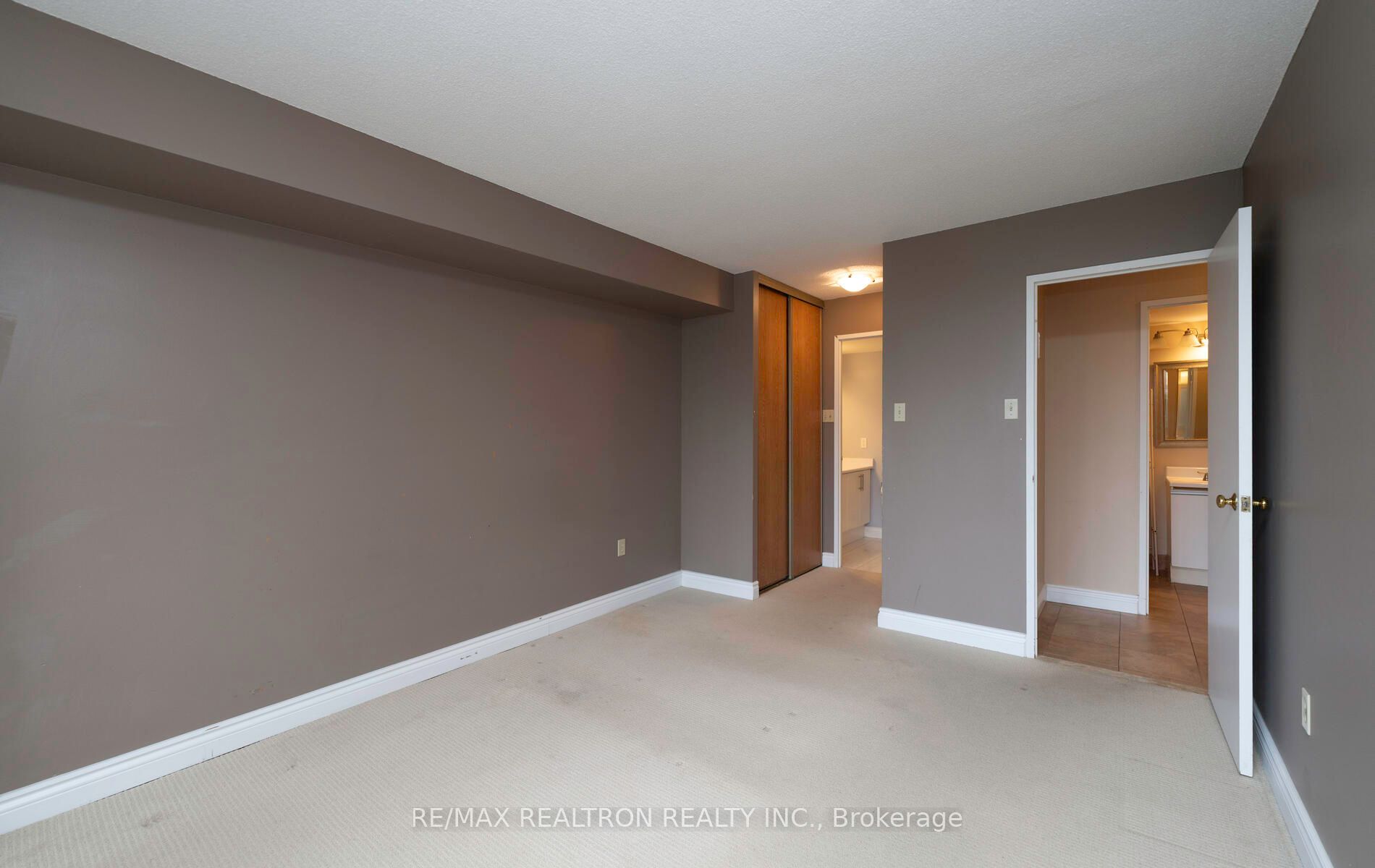 7440 Bathurst Street, #301