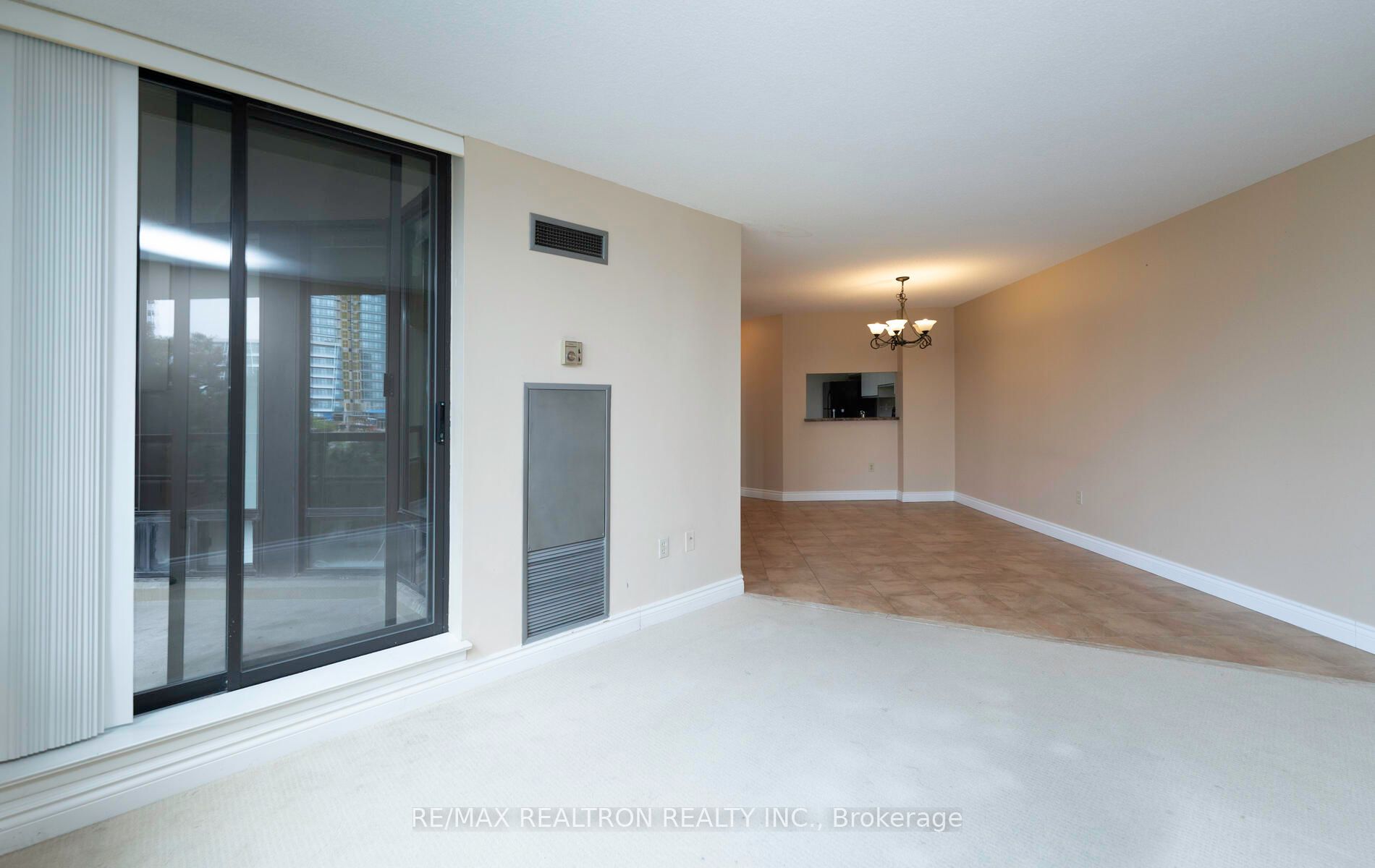 7440 Bathurst Street, #301