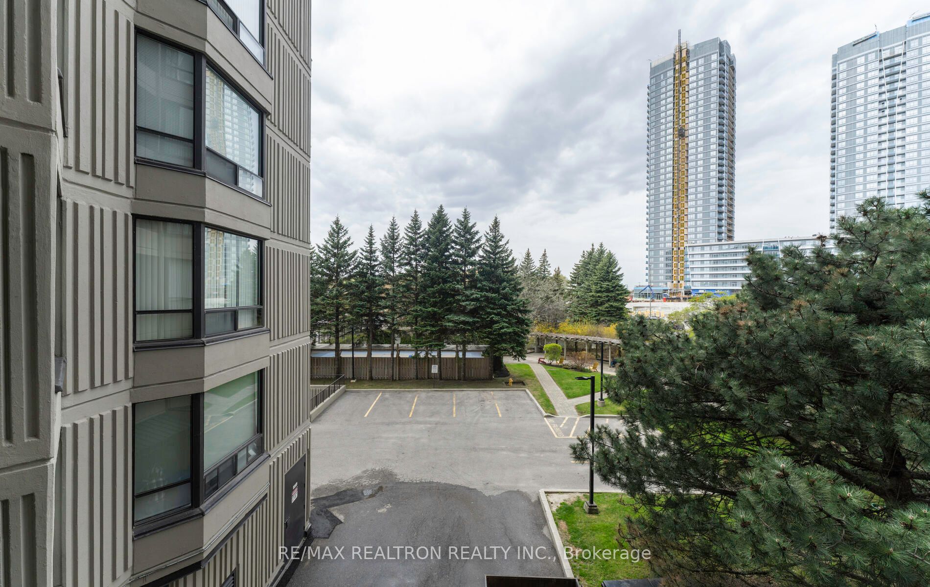 7440 Bathurst Street, #301