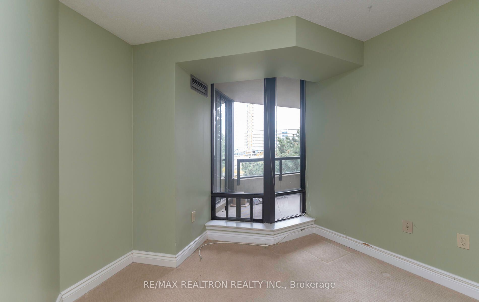 7440 Bathurst Street, #301
