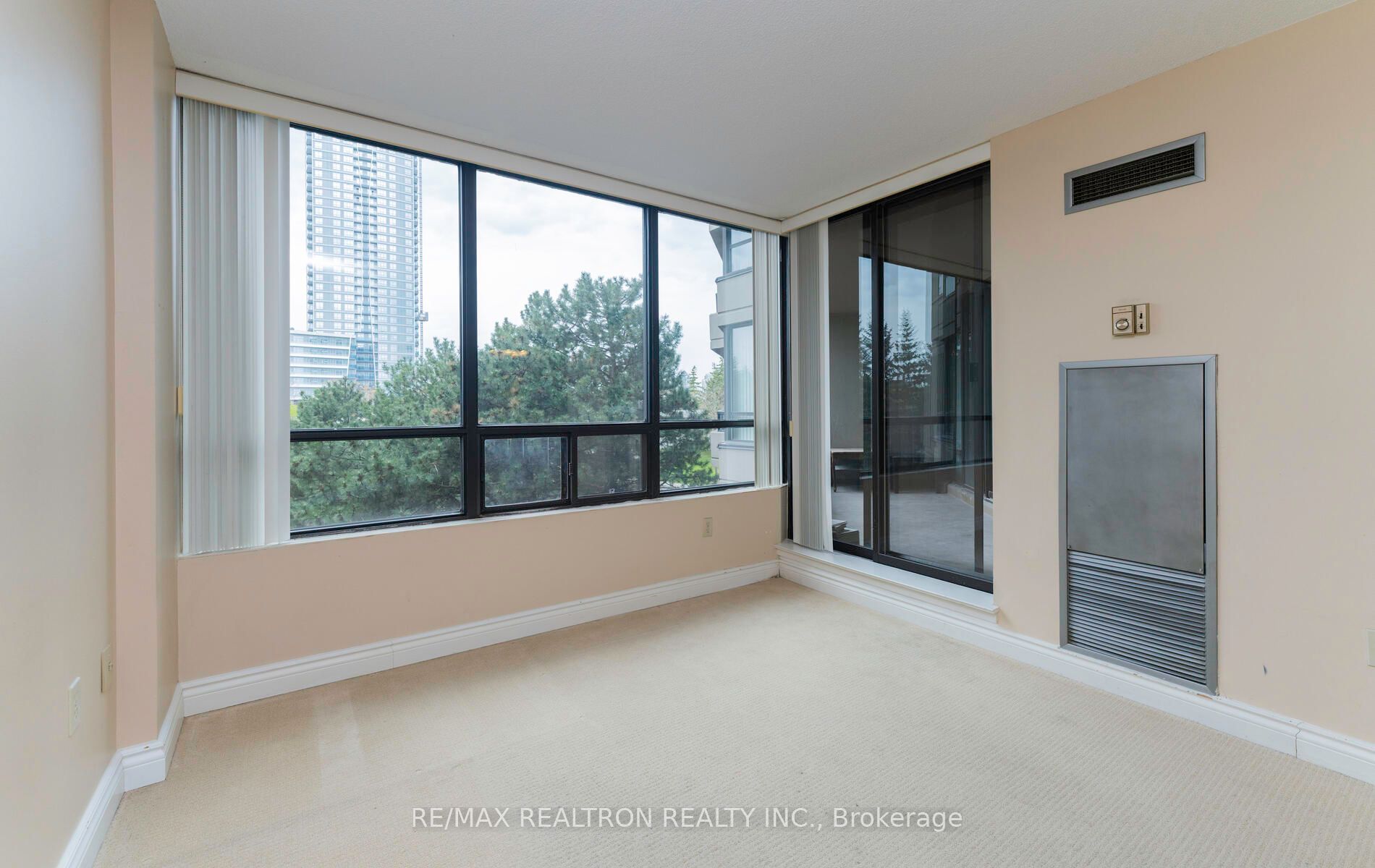 7440 Bathurst Street, #301