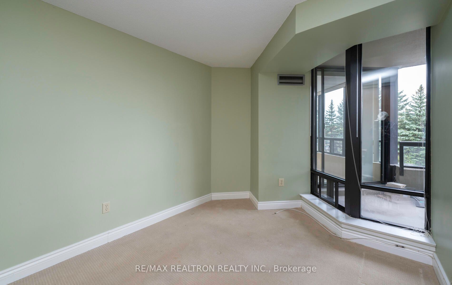 7440 Bathurst Street, #301