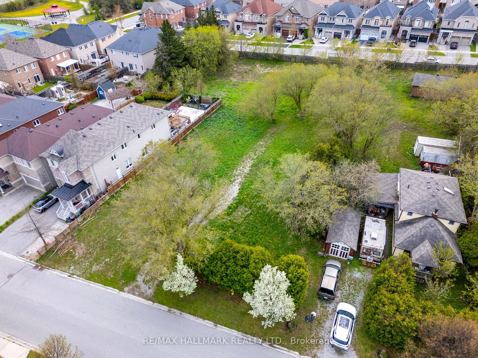253 HELEN Ave