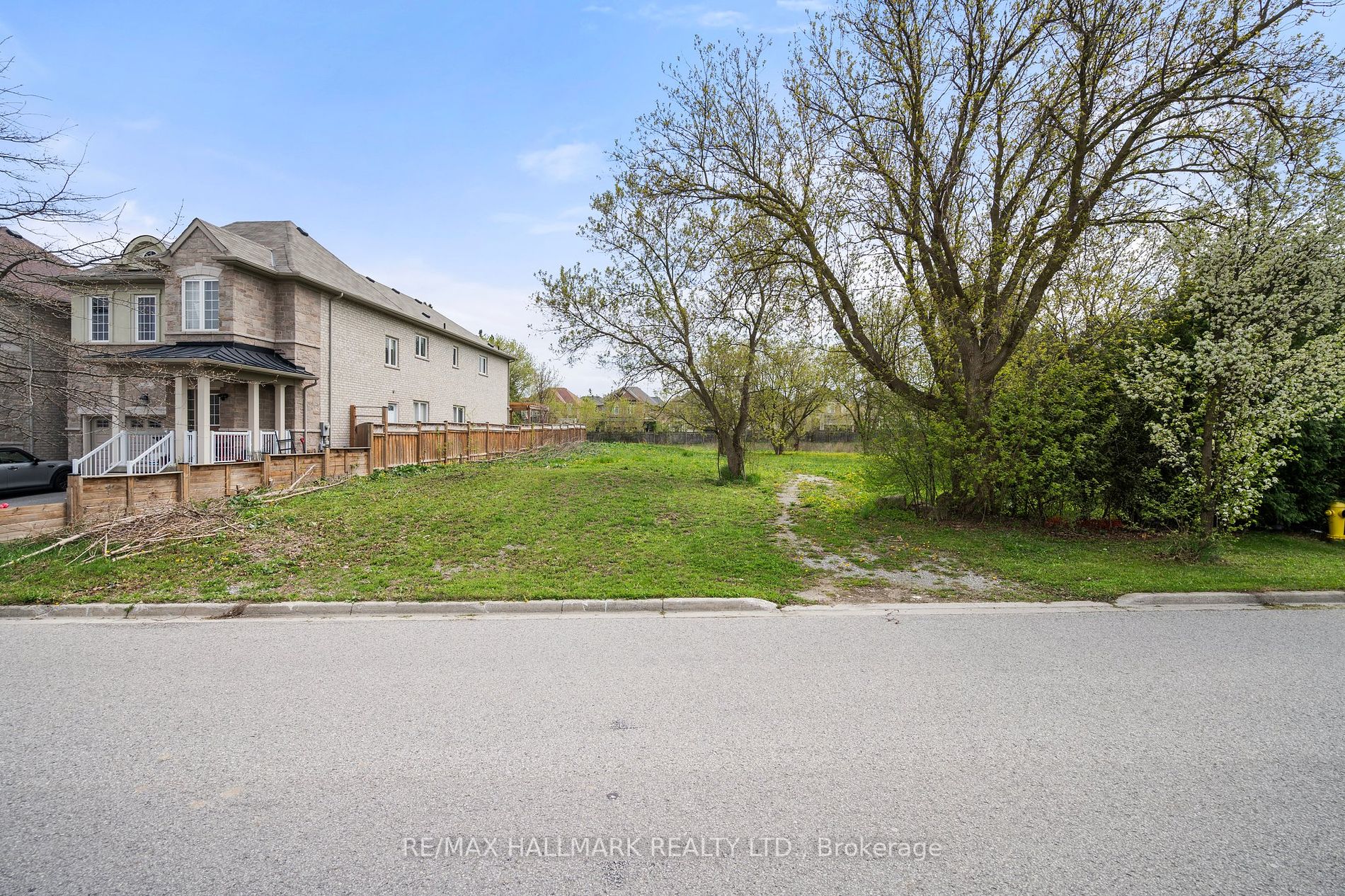 253 HELEN Ave