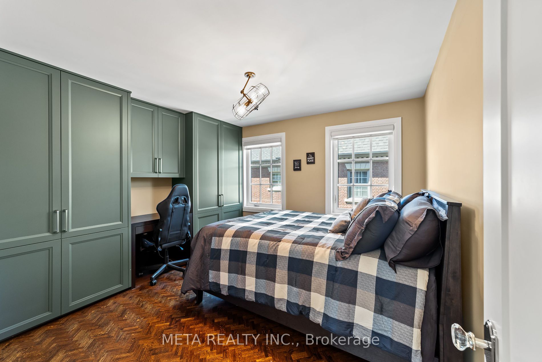 35 Willett Crescent