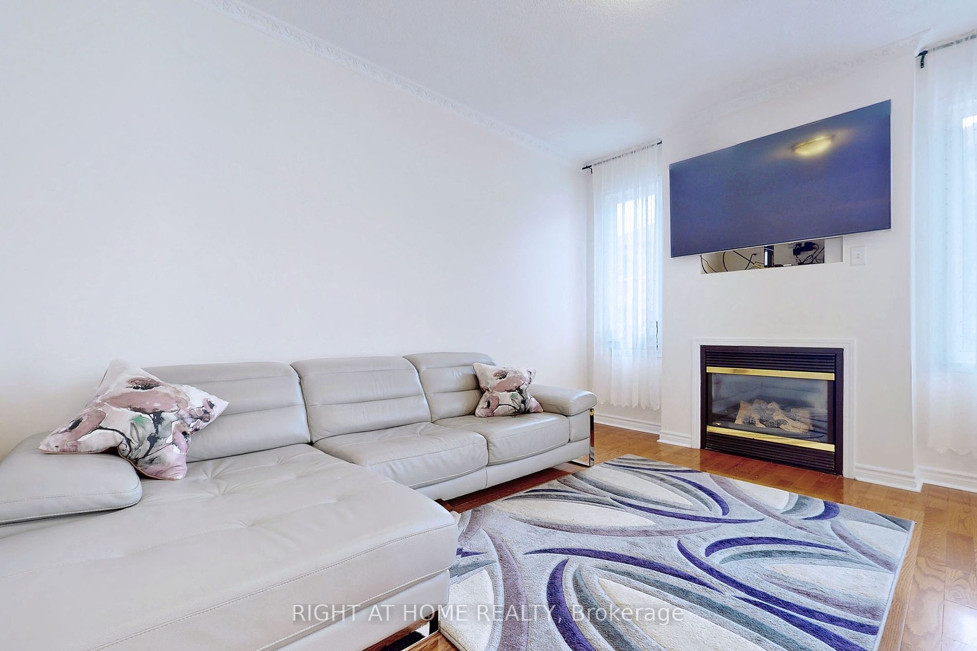 152 Dolce Cres
