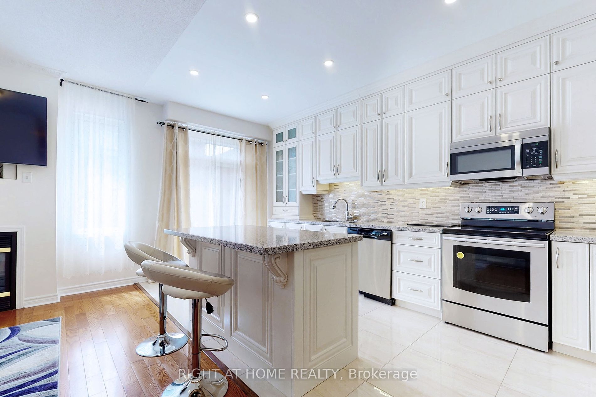 152 Dolce Cres
