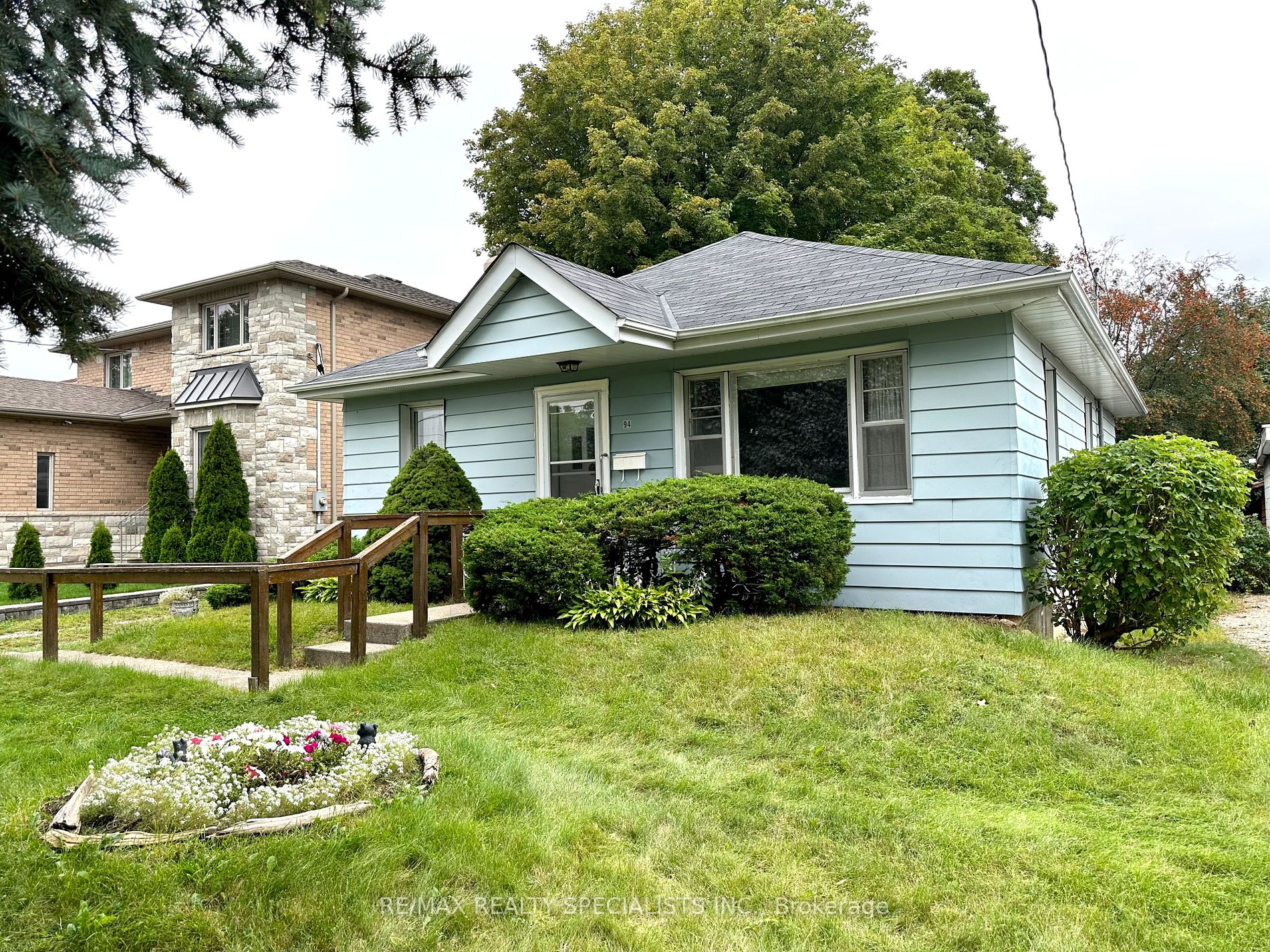 94 Hawman Ave
