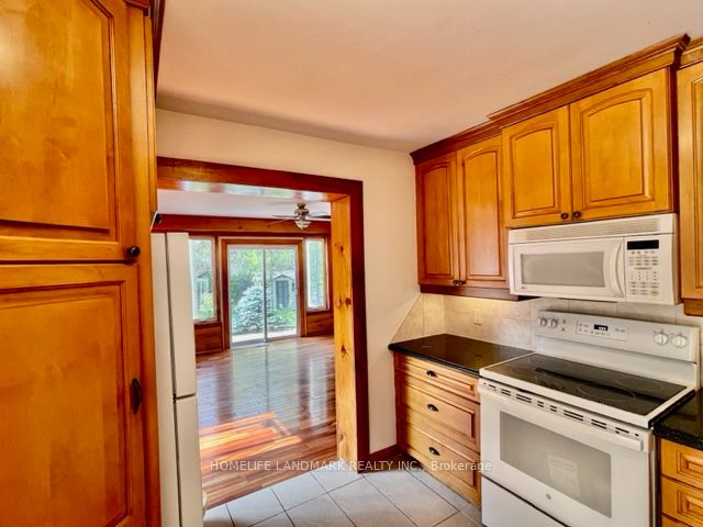 33 Millard Ave E