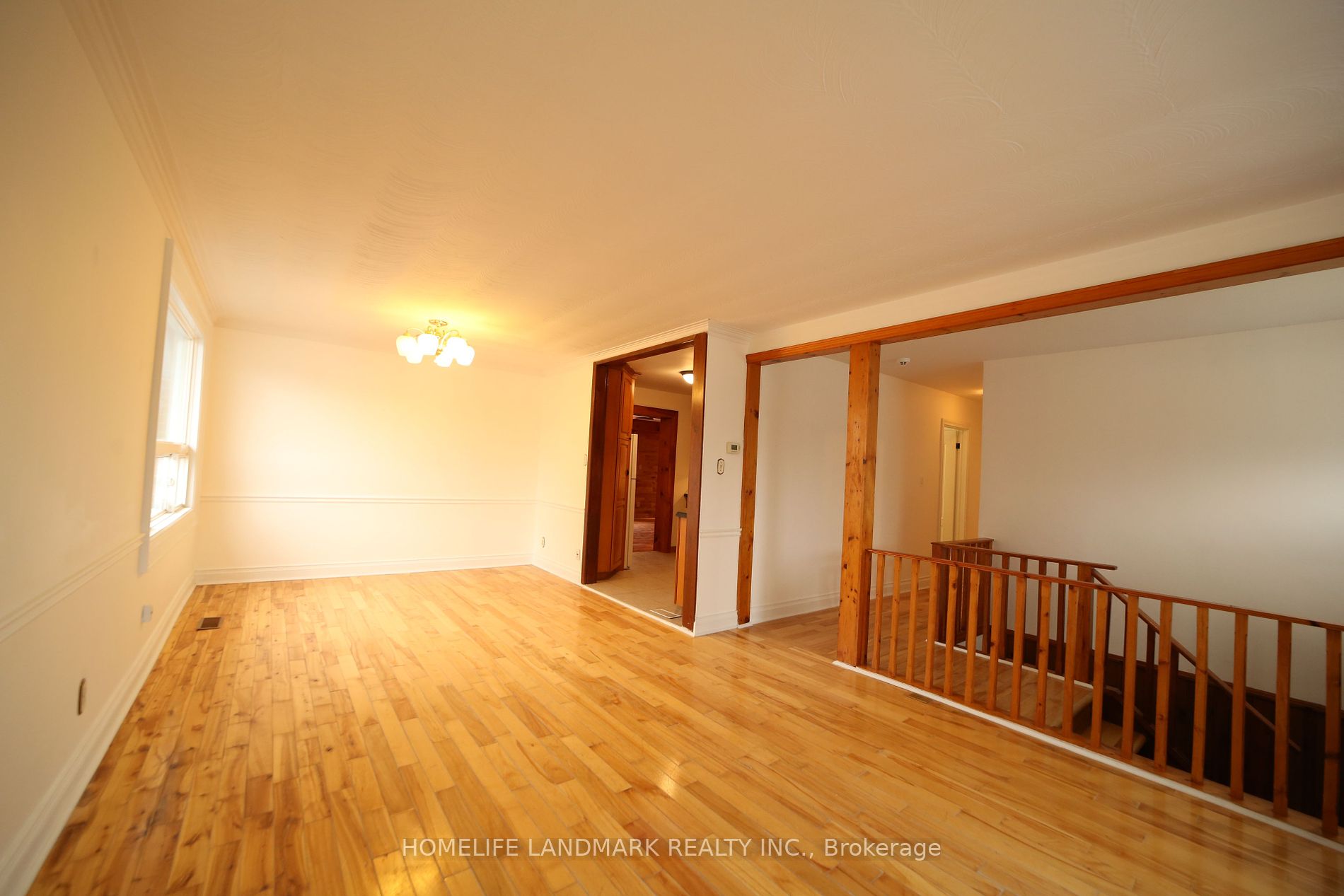 33 Millard Ave E
