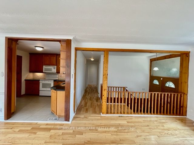 33 Millard Ave E