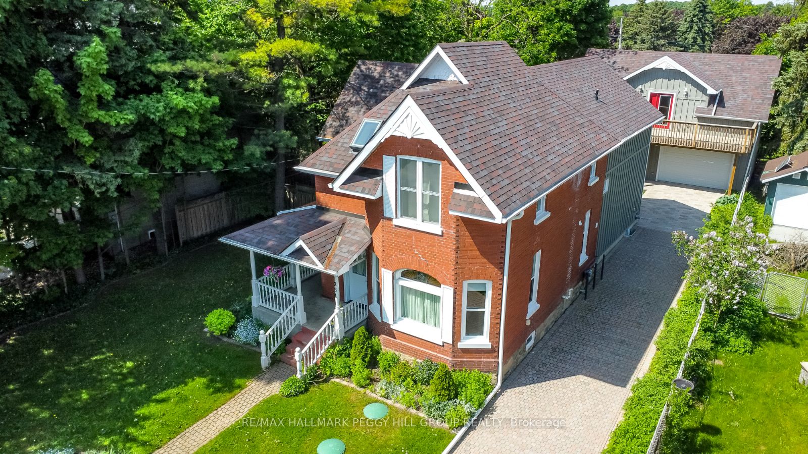 251 Barrie St