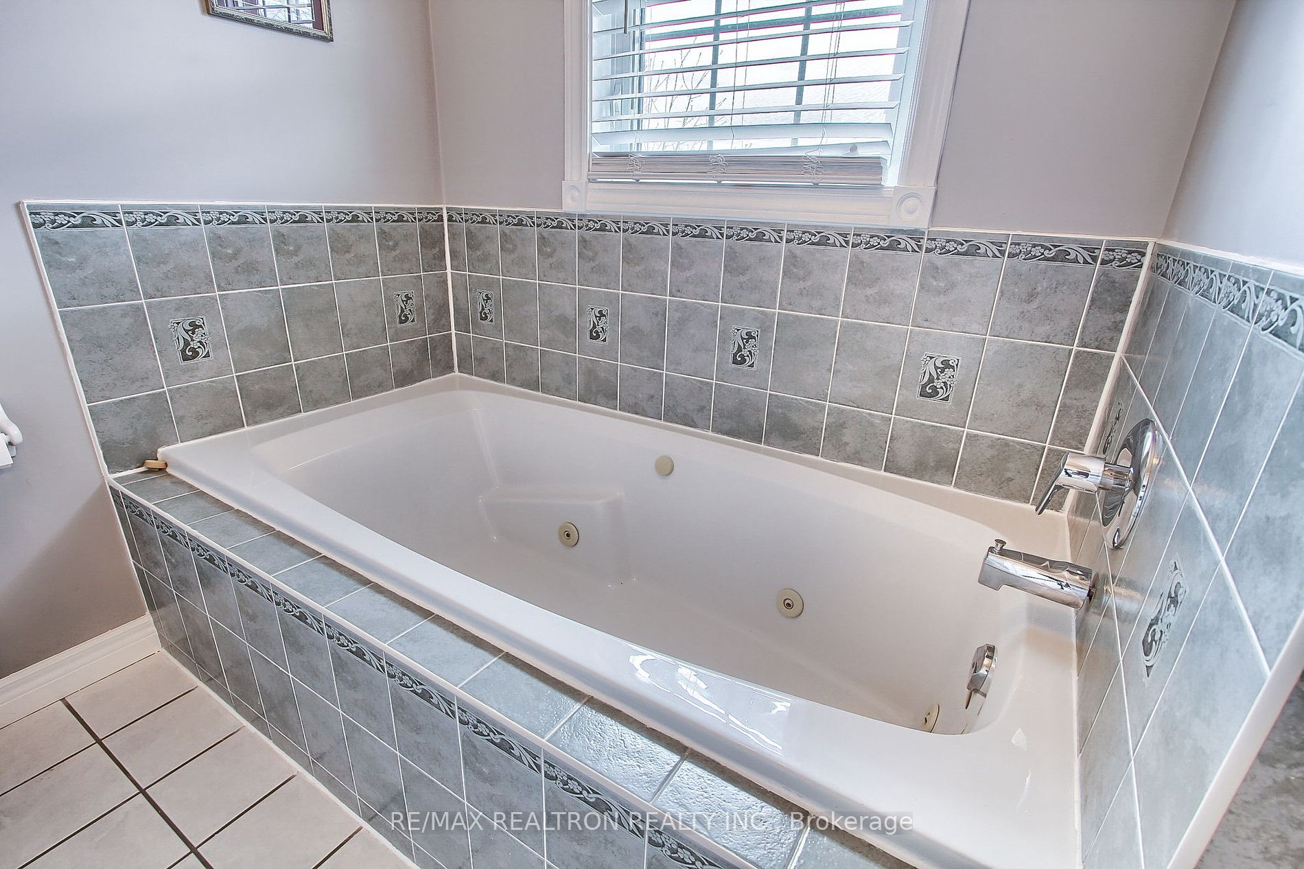 31 Kerfoot Cres