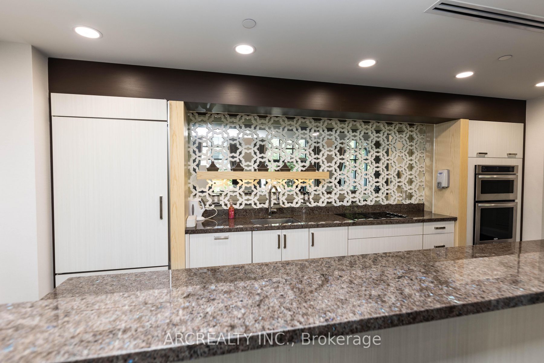 7608 Yonge Street #618