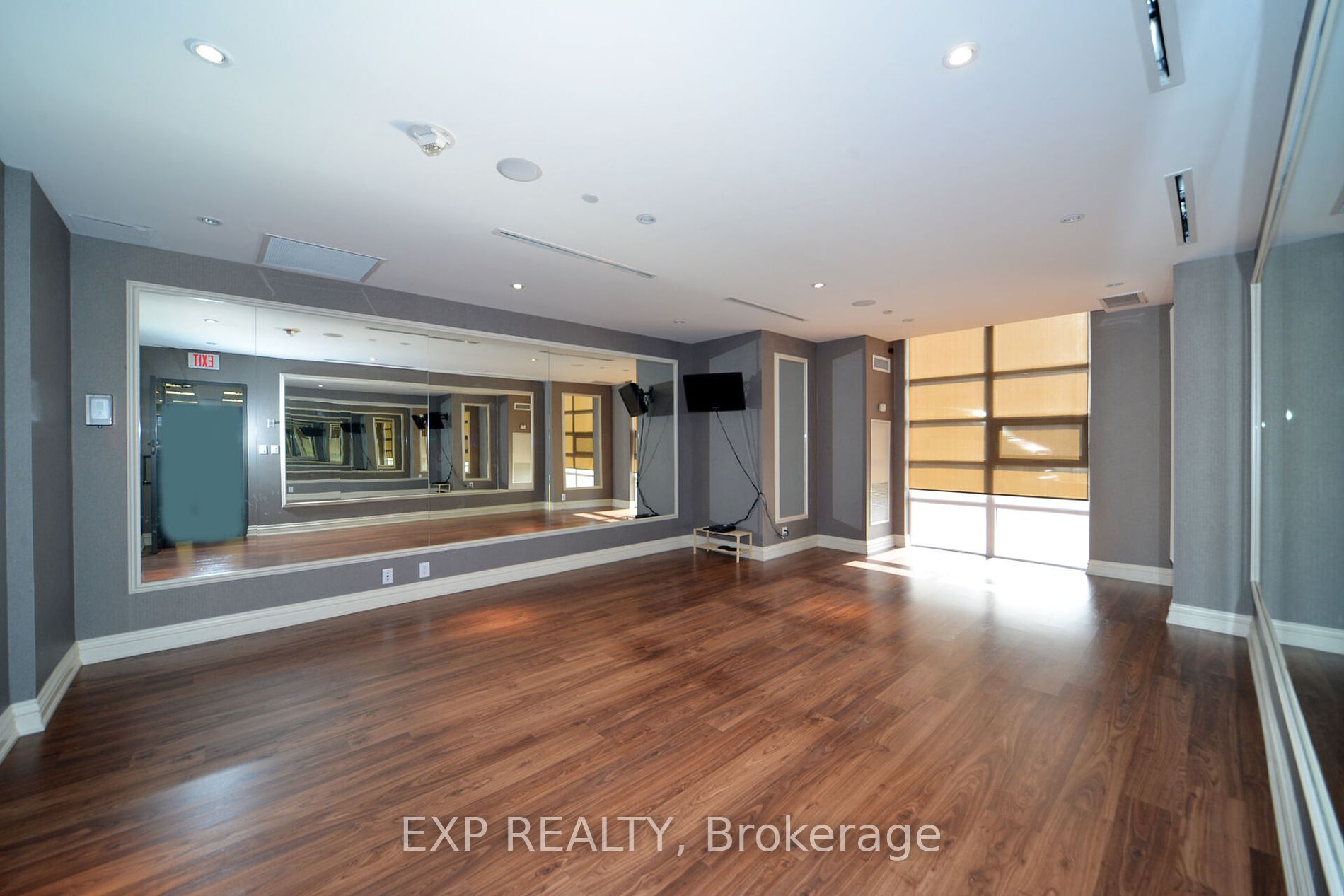 9235 Jane Street, #1404