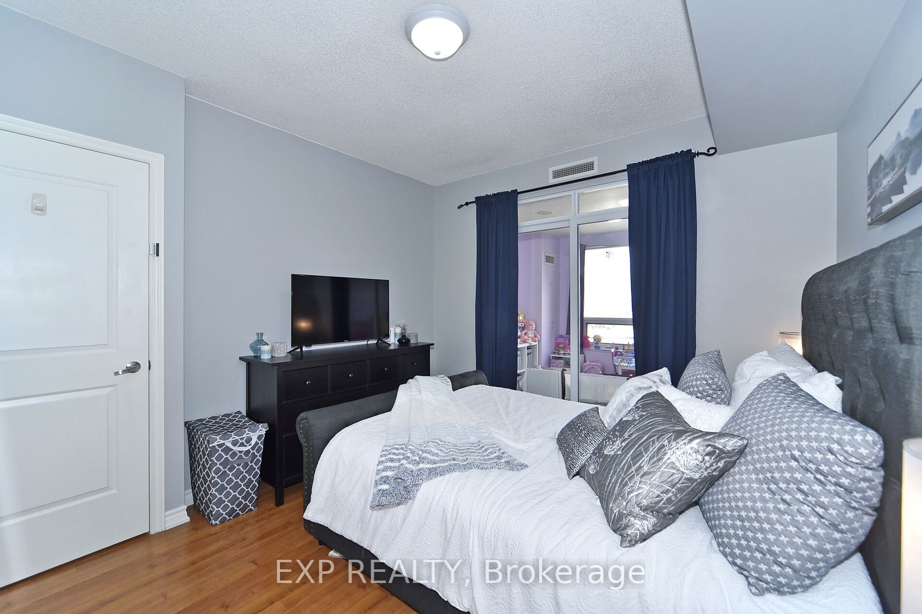9235 Jane Street, #1404