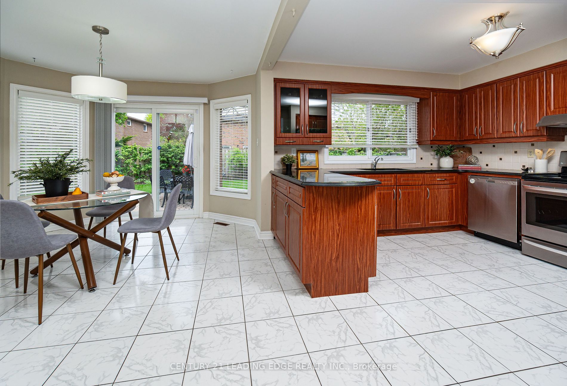 8 Mooreland Court