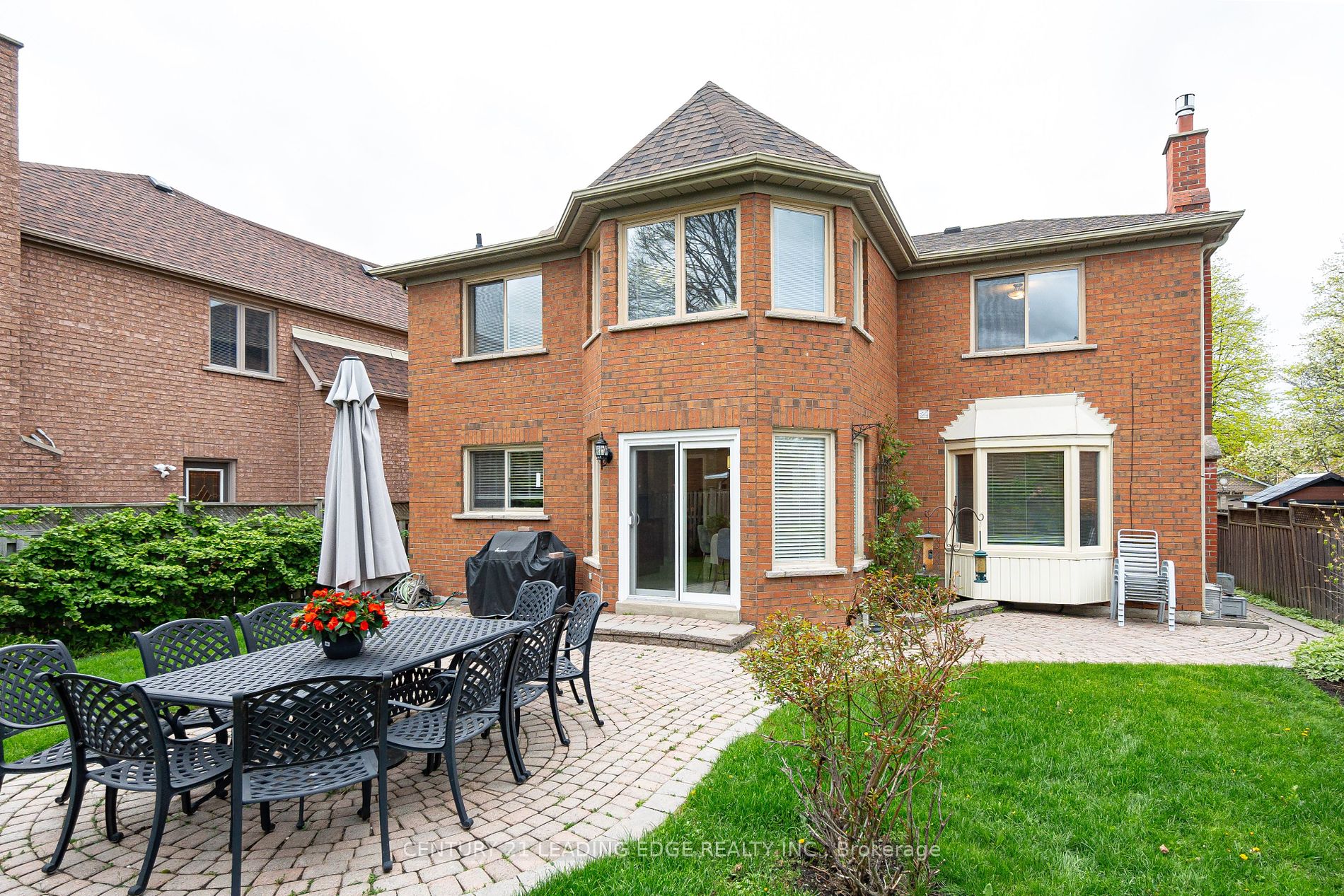 8 Mooreland Court