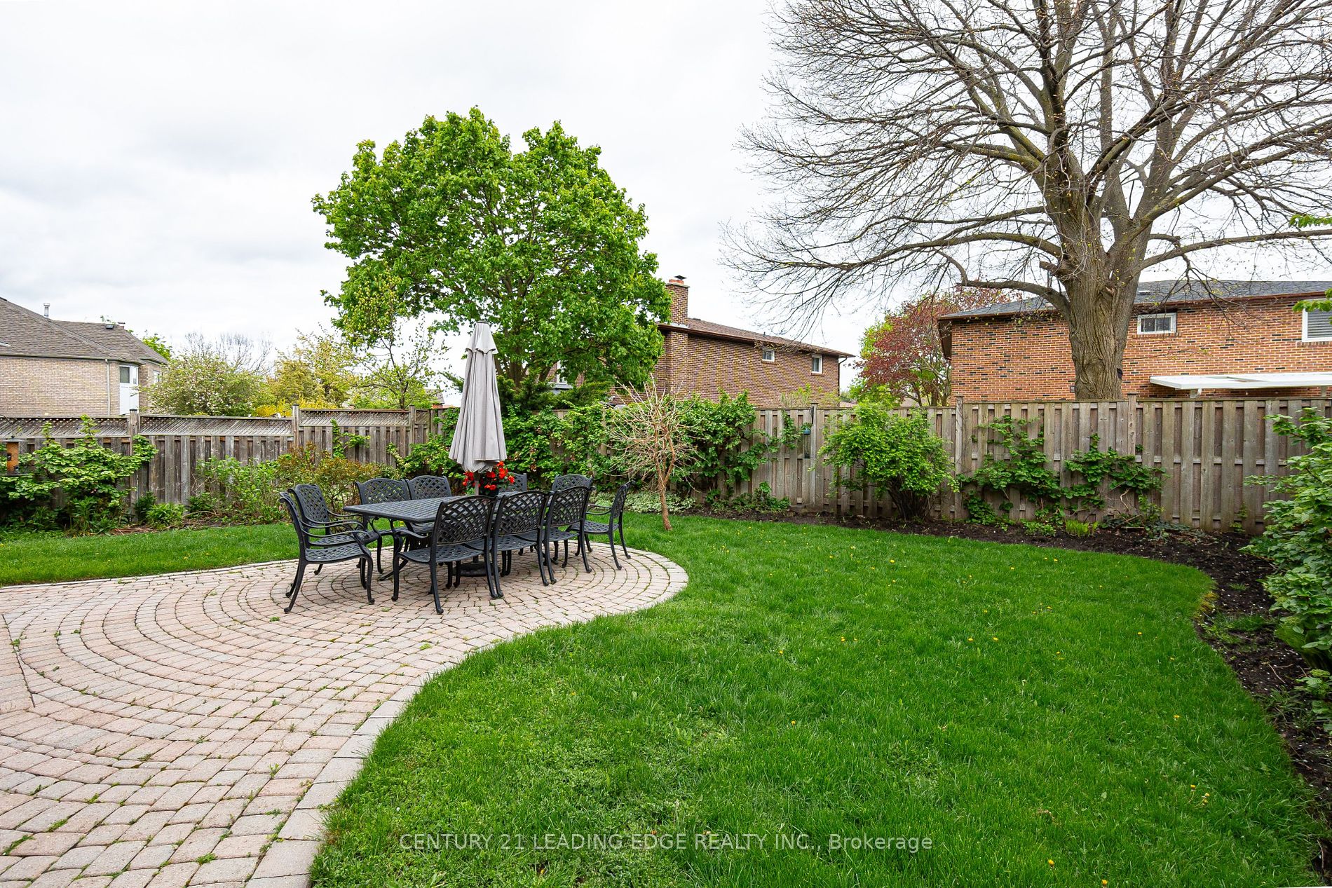 8 Mooreland Court