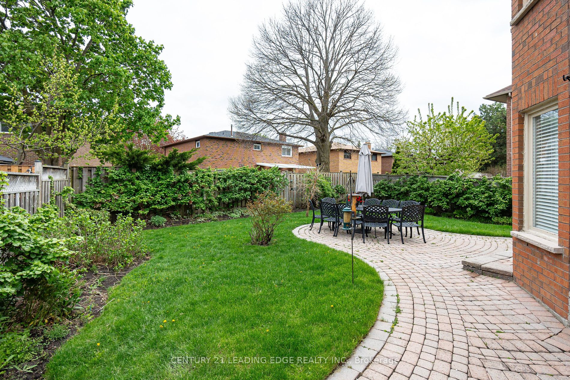 8 Mooreland Court