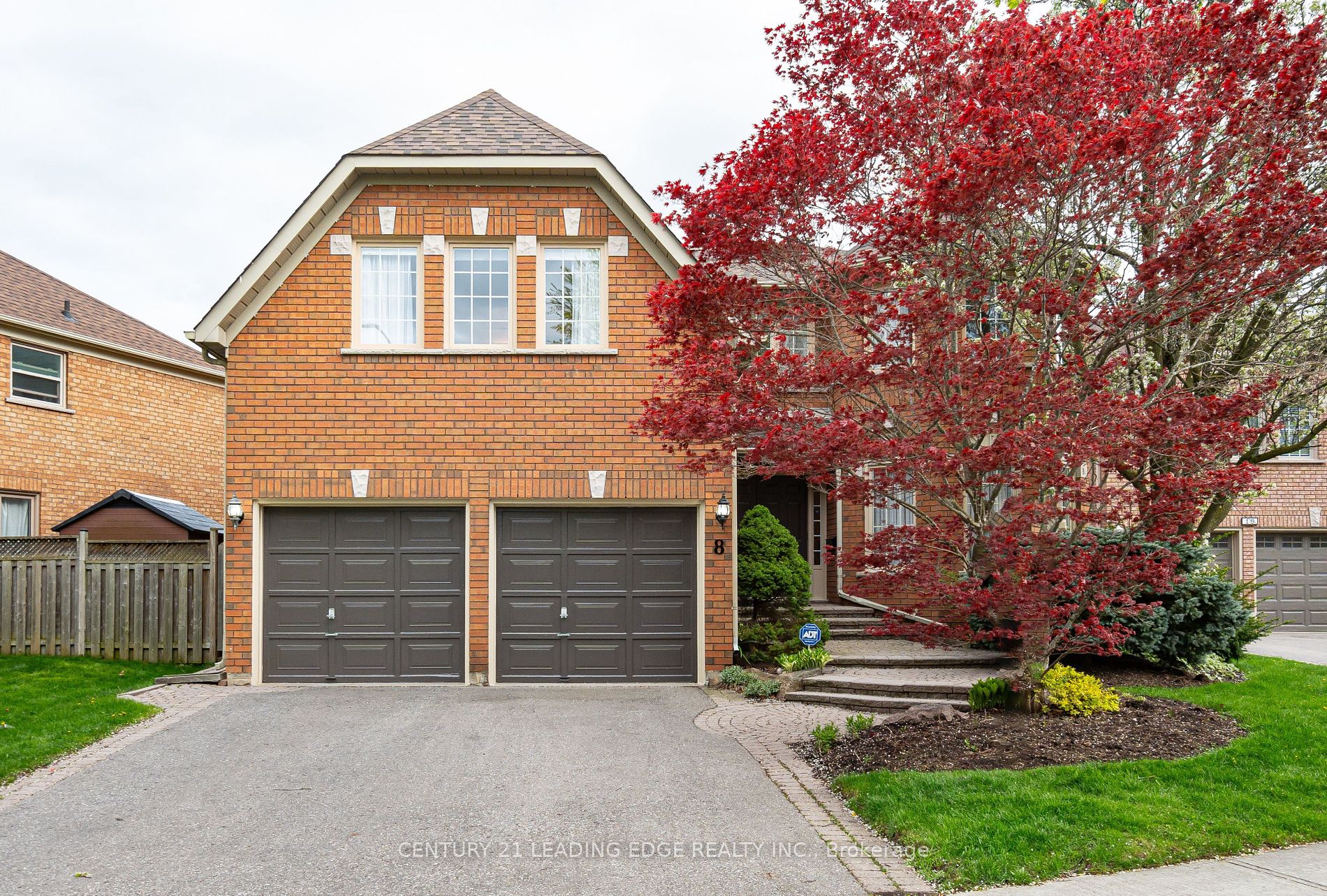 8 Mooreland Court