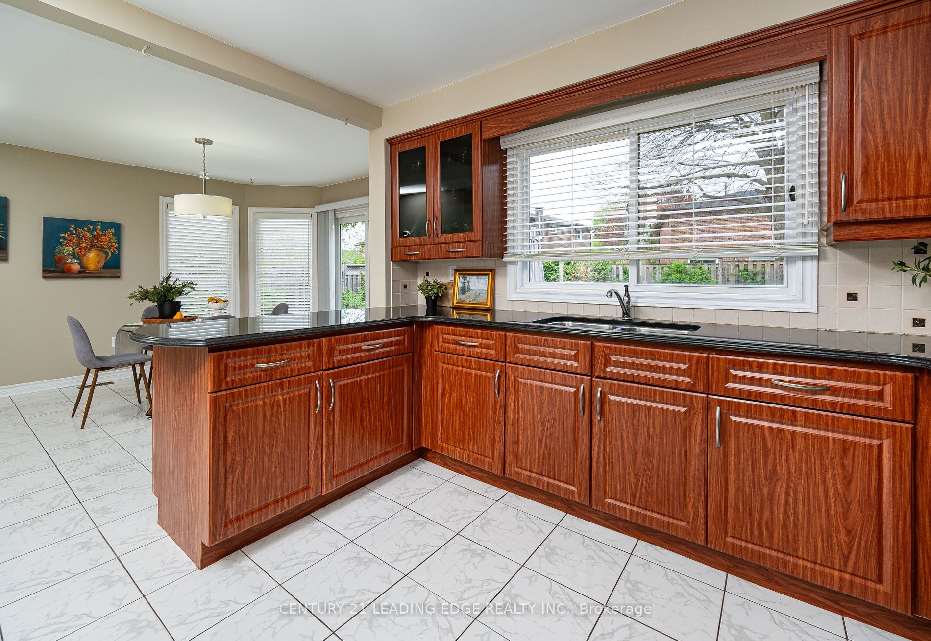 8 Mooreland Court