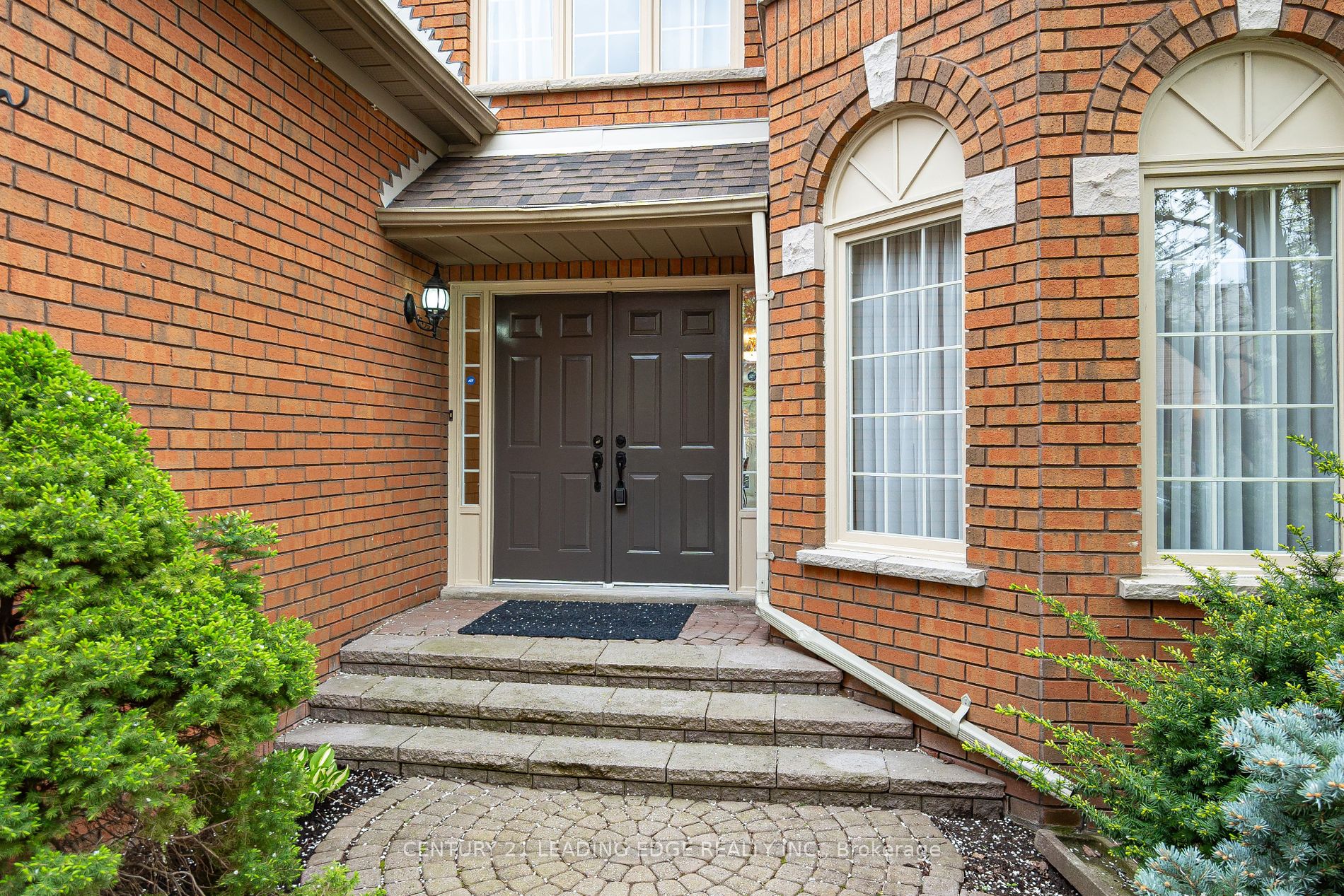 8 Mooreland Court