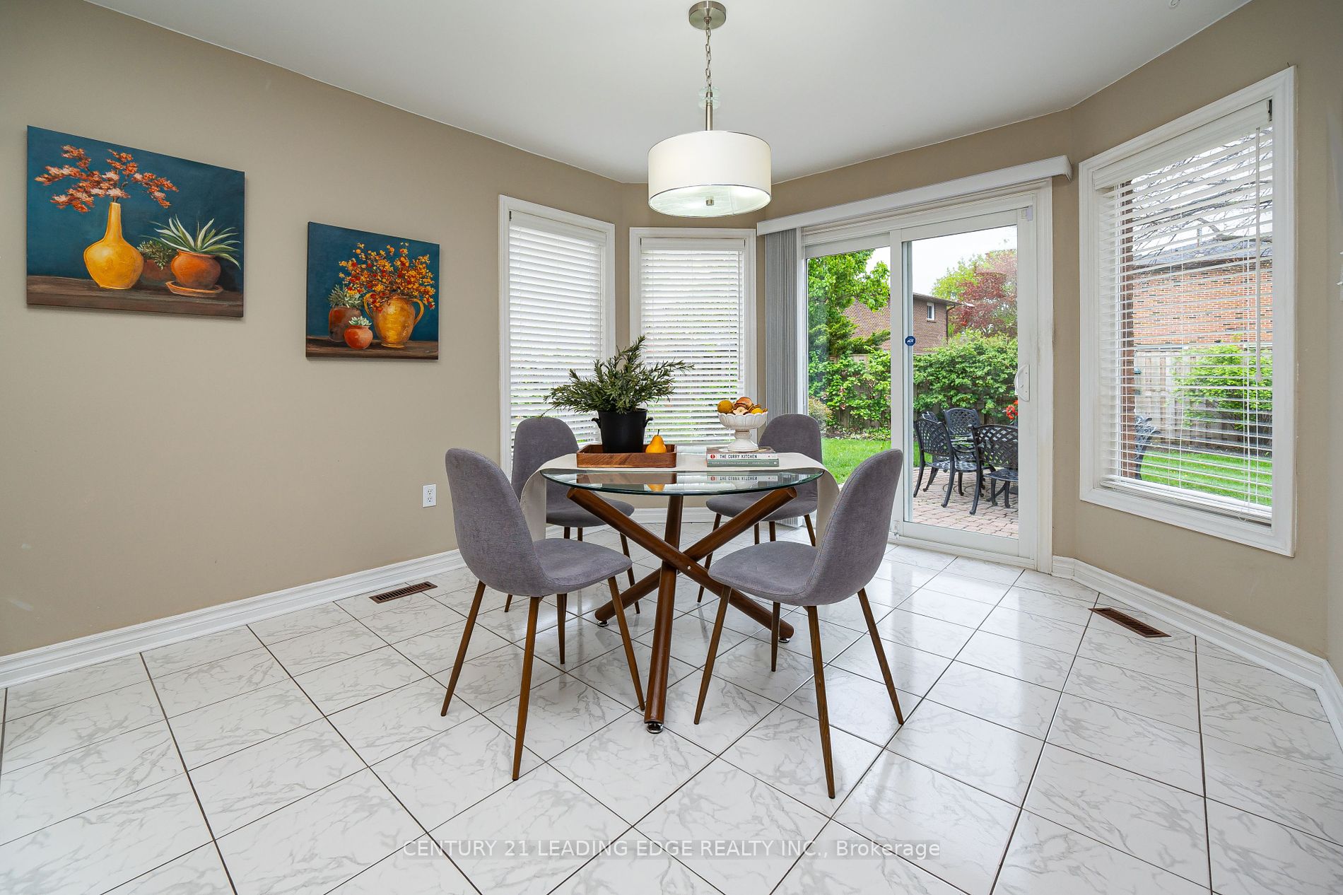 8 Mooreland Court