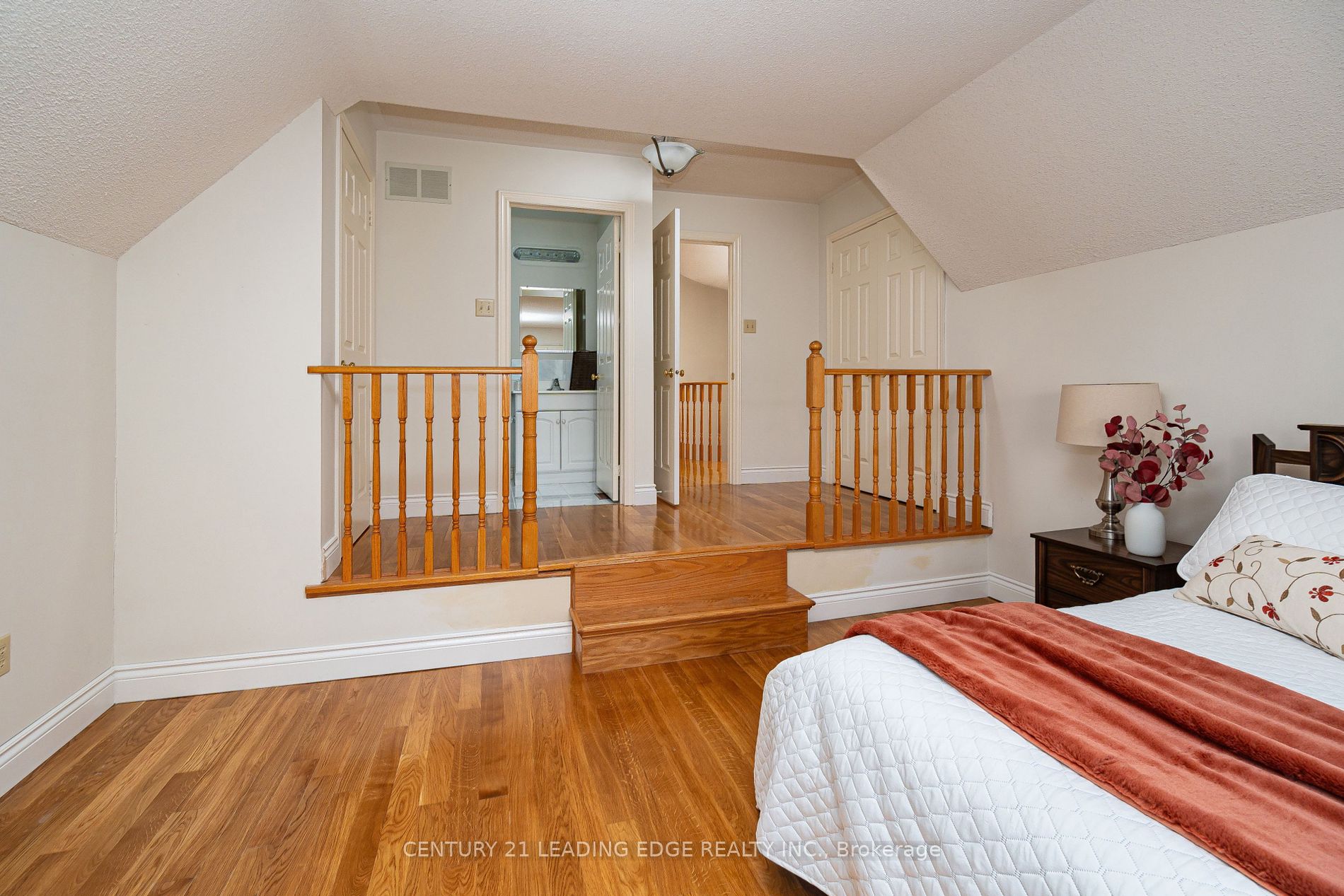 8 Mooreland Court