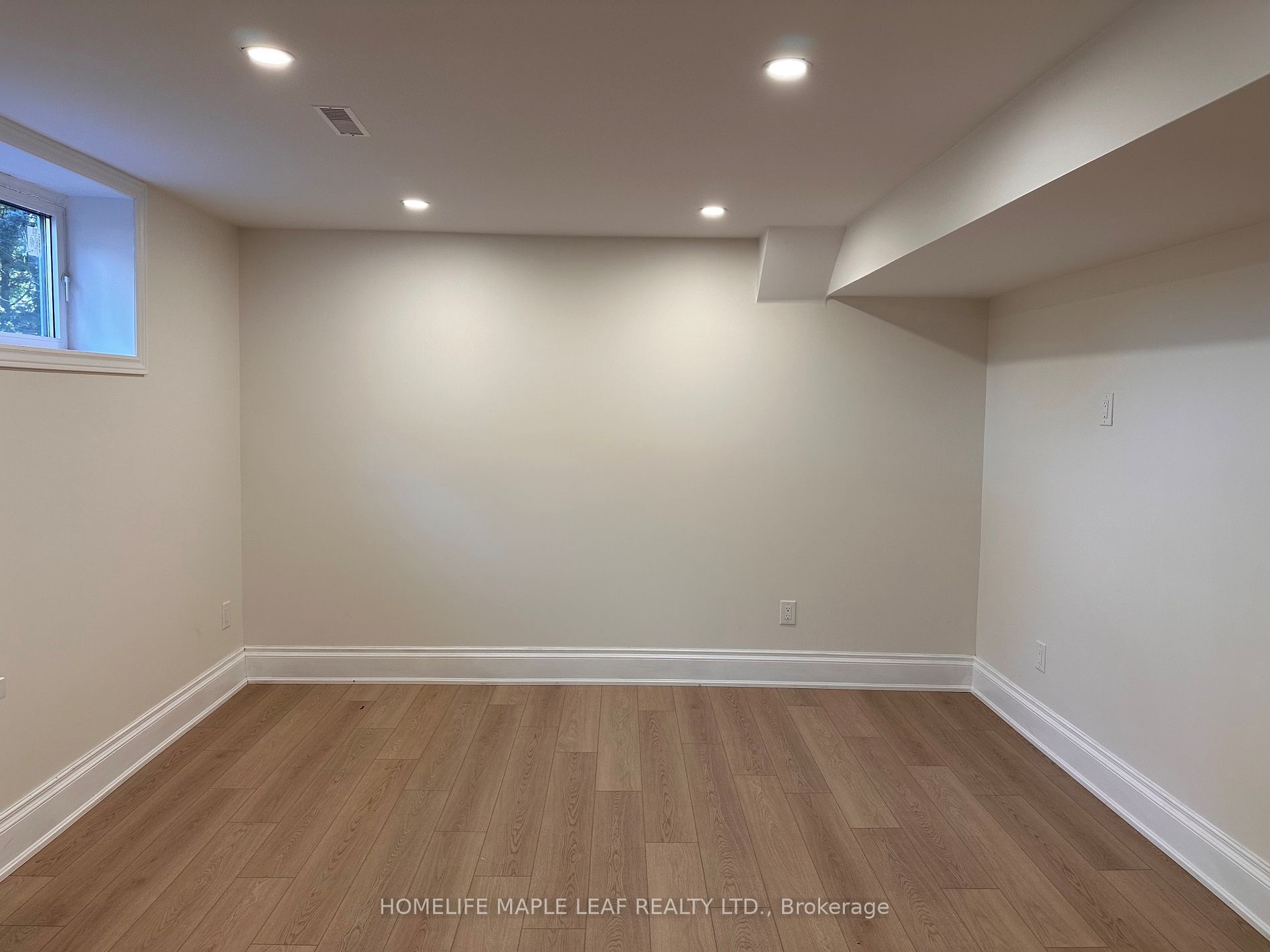 39 Dennis Dr, #1