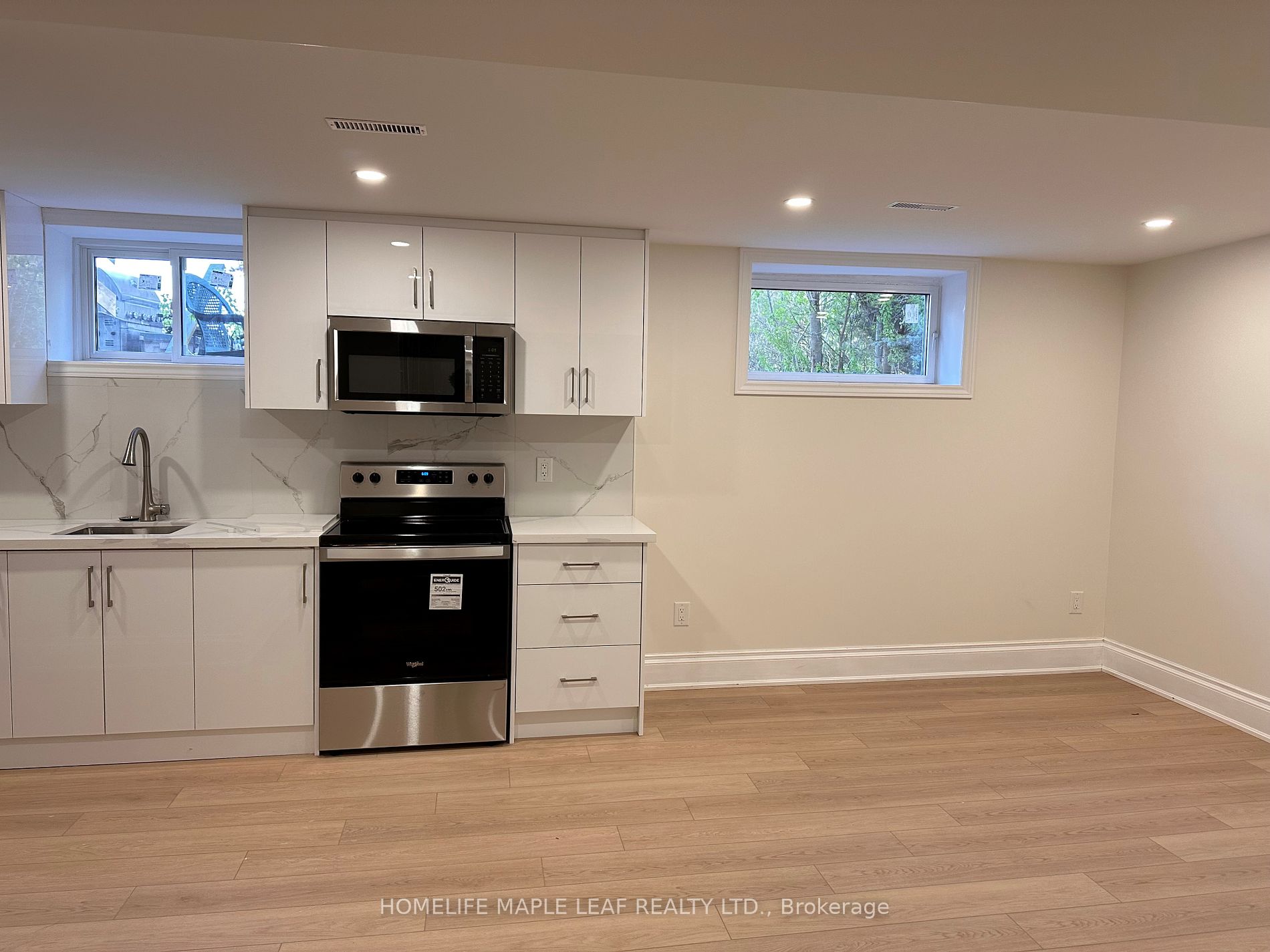 39 Dennis Dr, #1