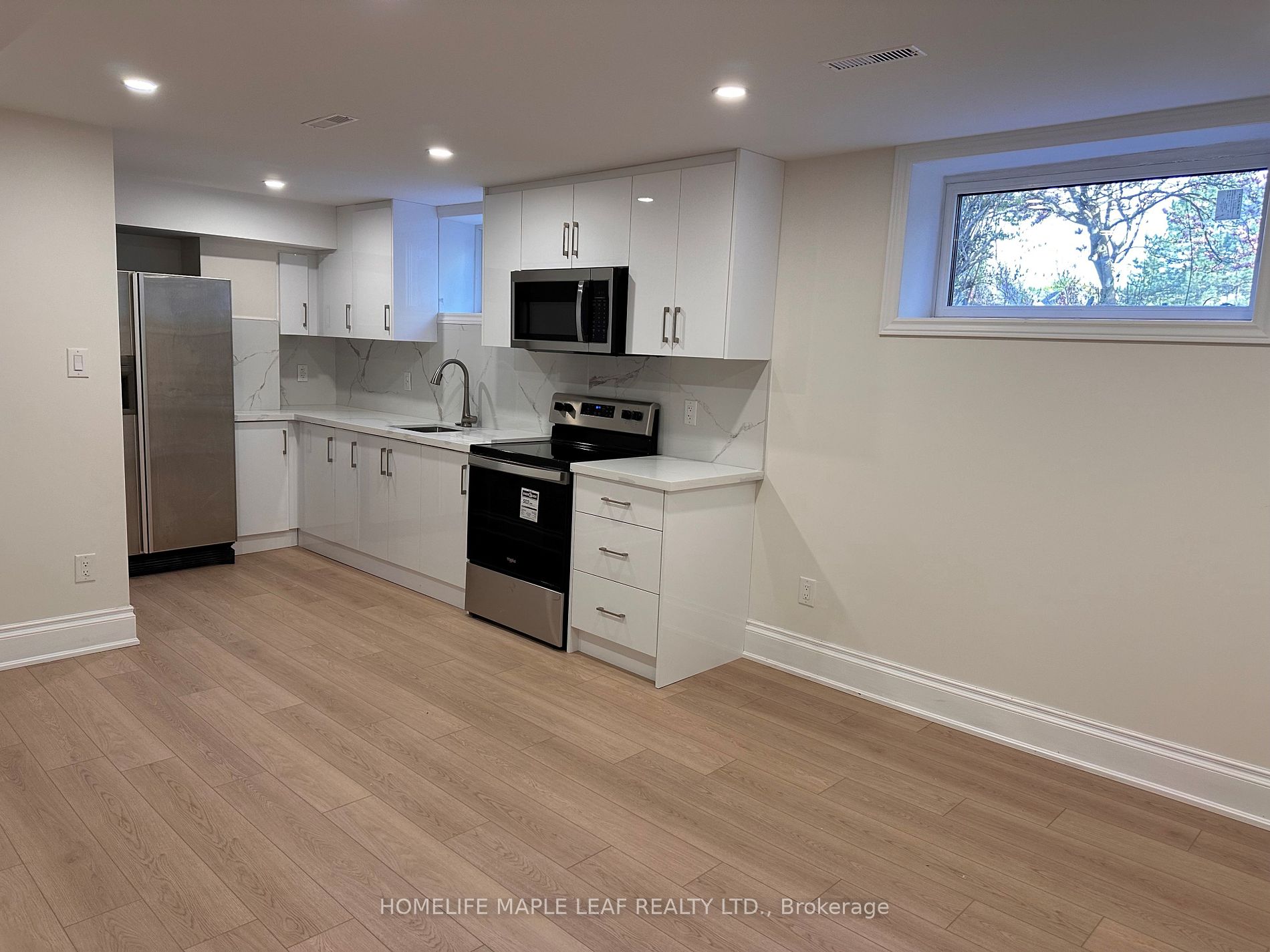 39 Dennis Dr, #1