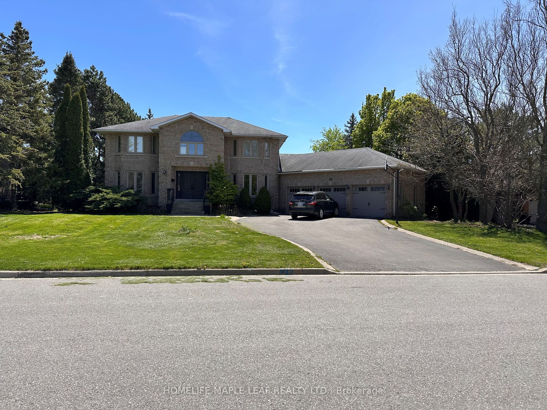 39 Dennis Dr, #1