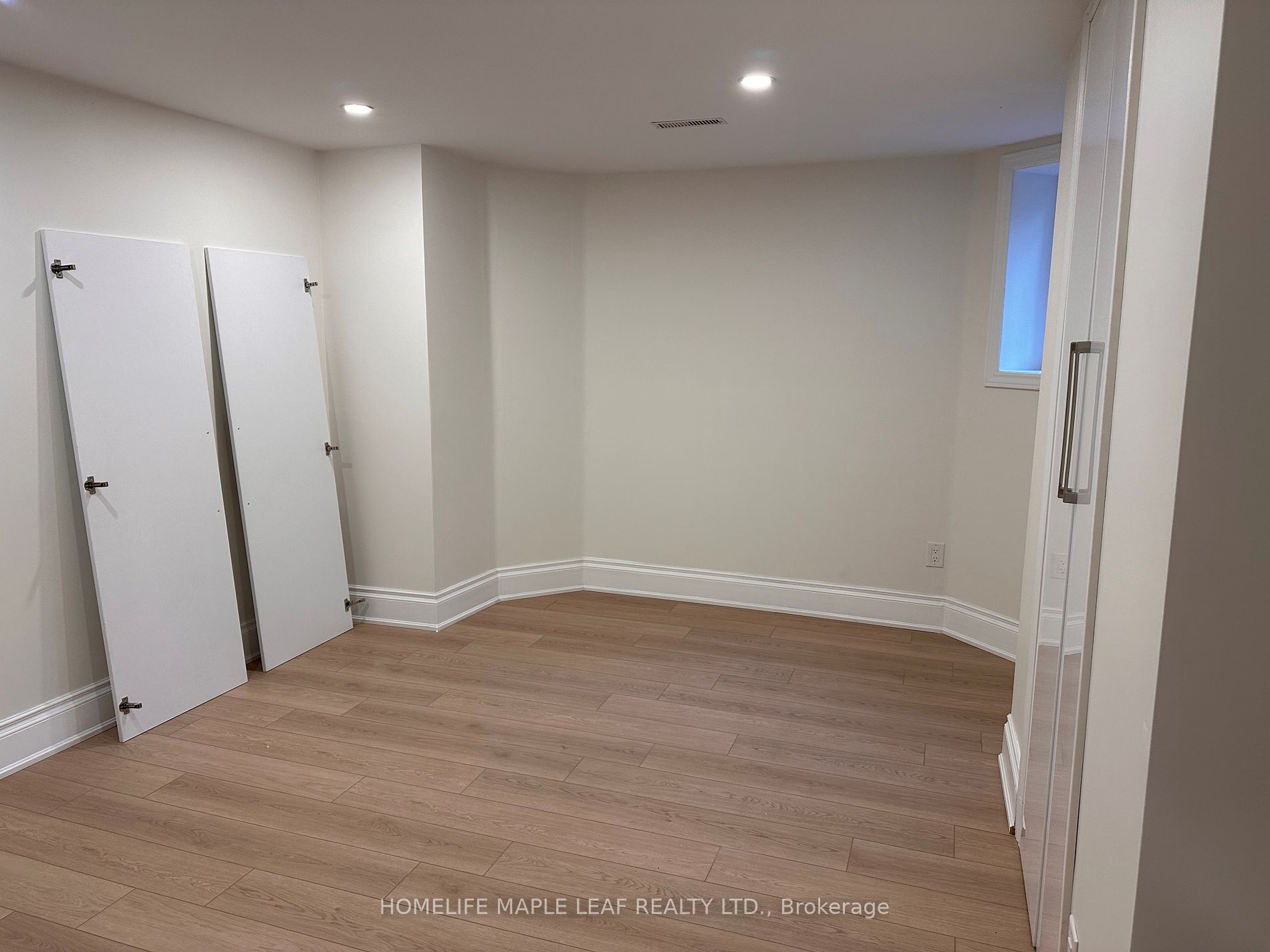 39 Dennis Dr, #1