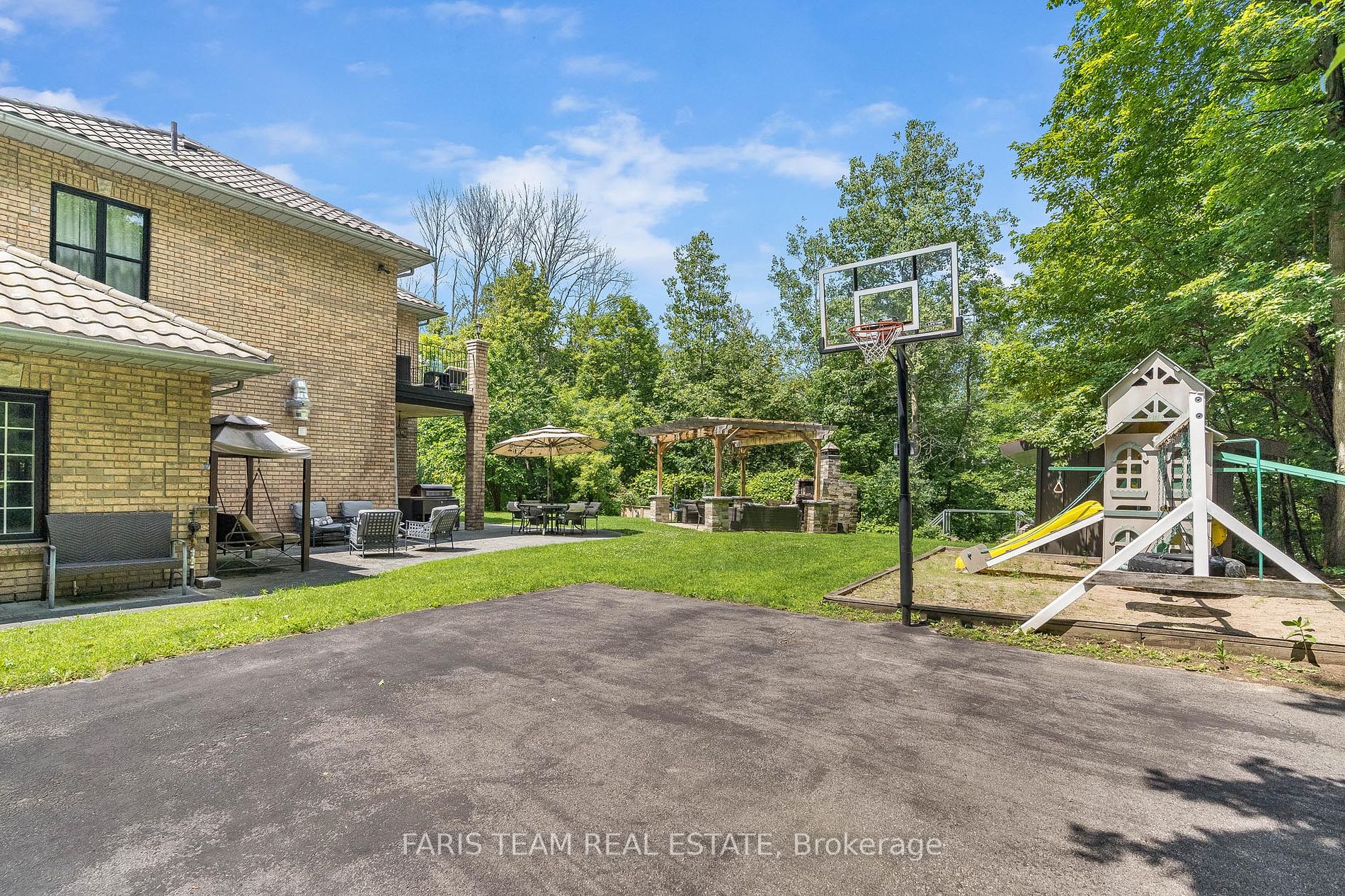 1826 Quantz Cres